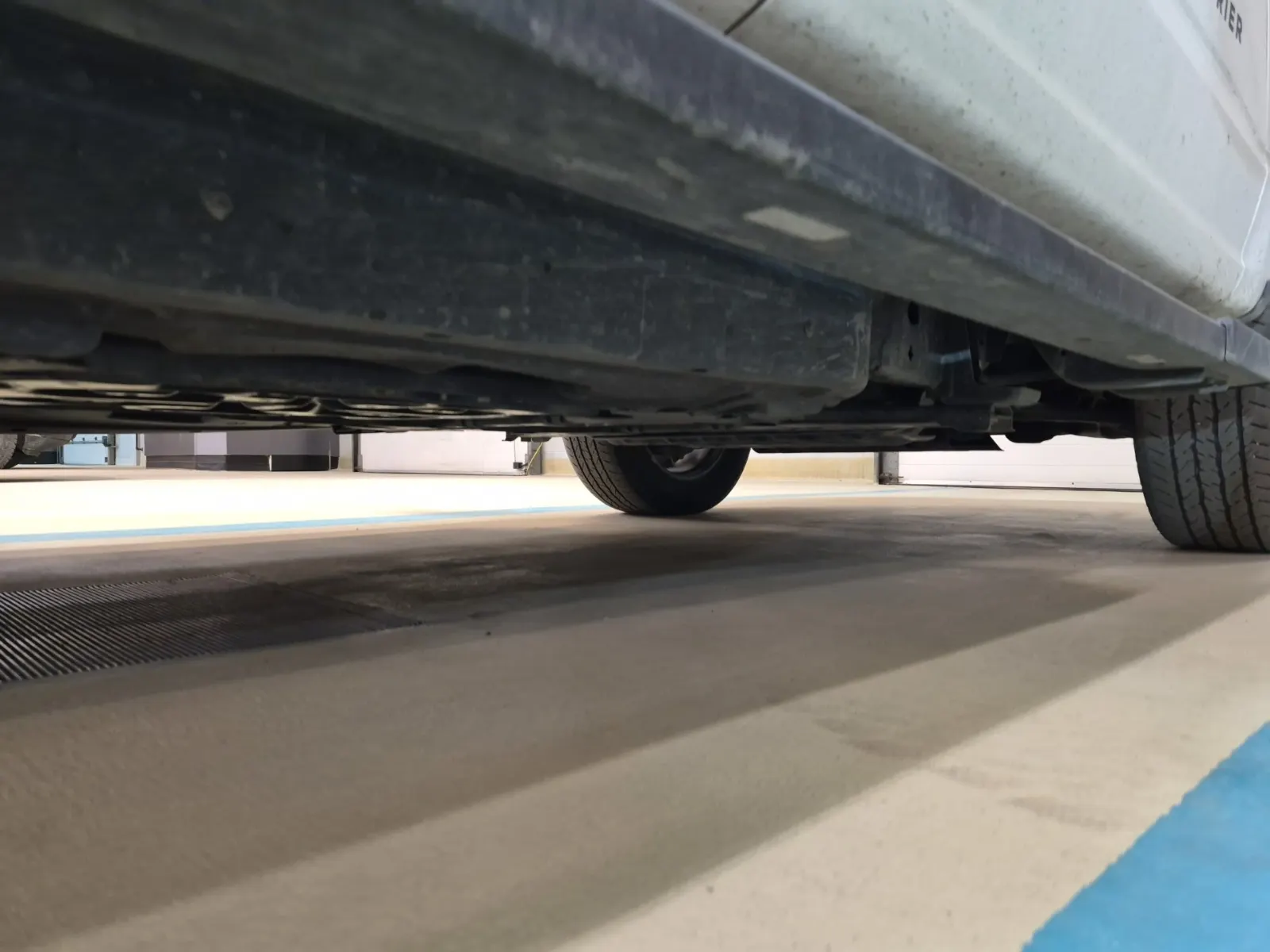 Undercarriage - Passenger Photo