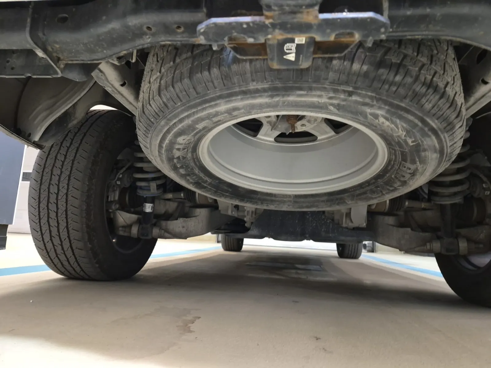 Undercarriage - Rear Photo