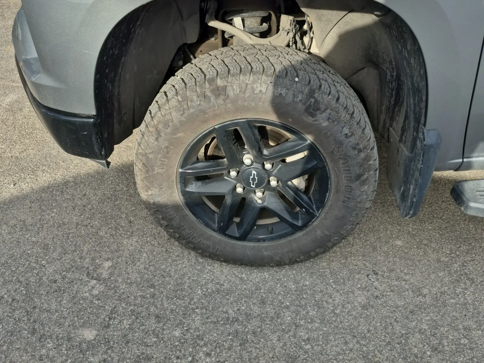 Front driver wheel/tire photo