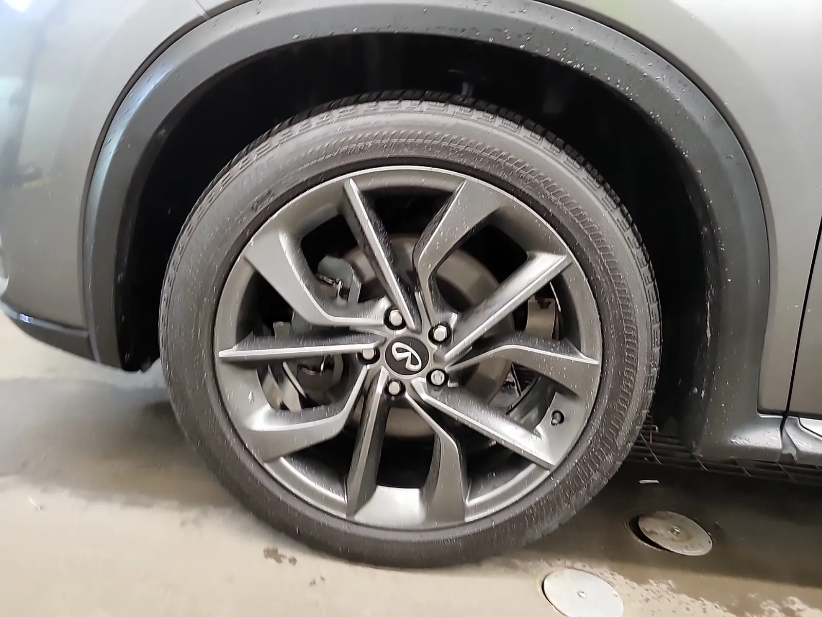 Front driver wheel/tire photo