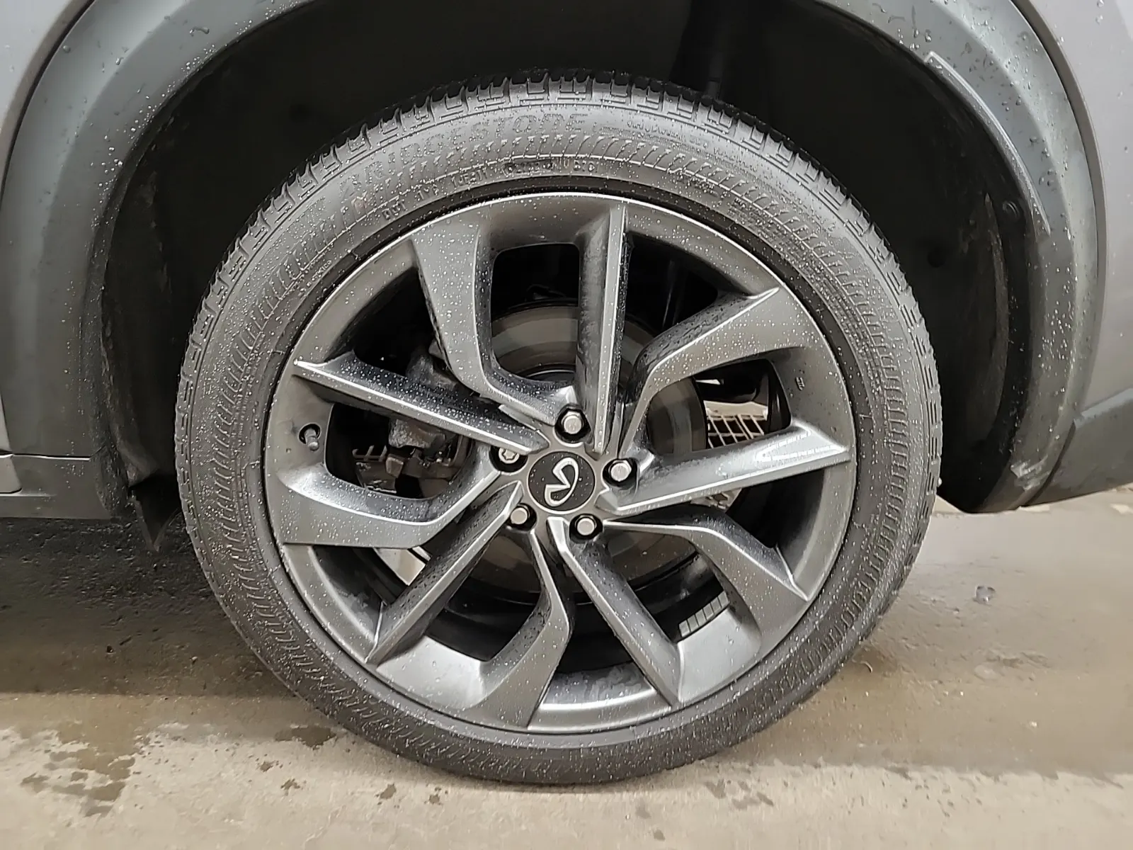 Left Rear Wheel/Tire Photo