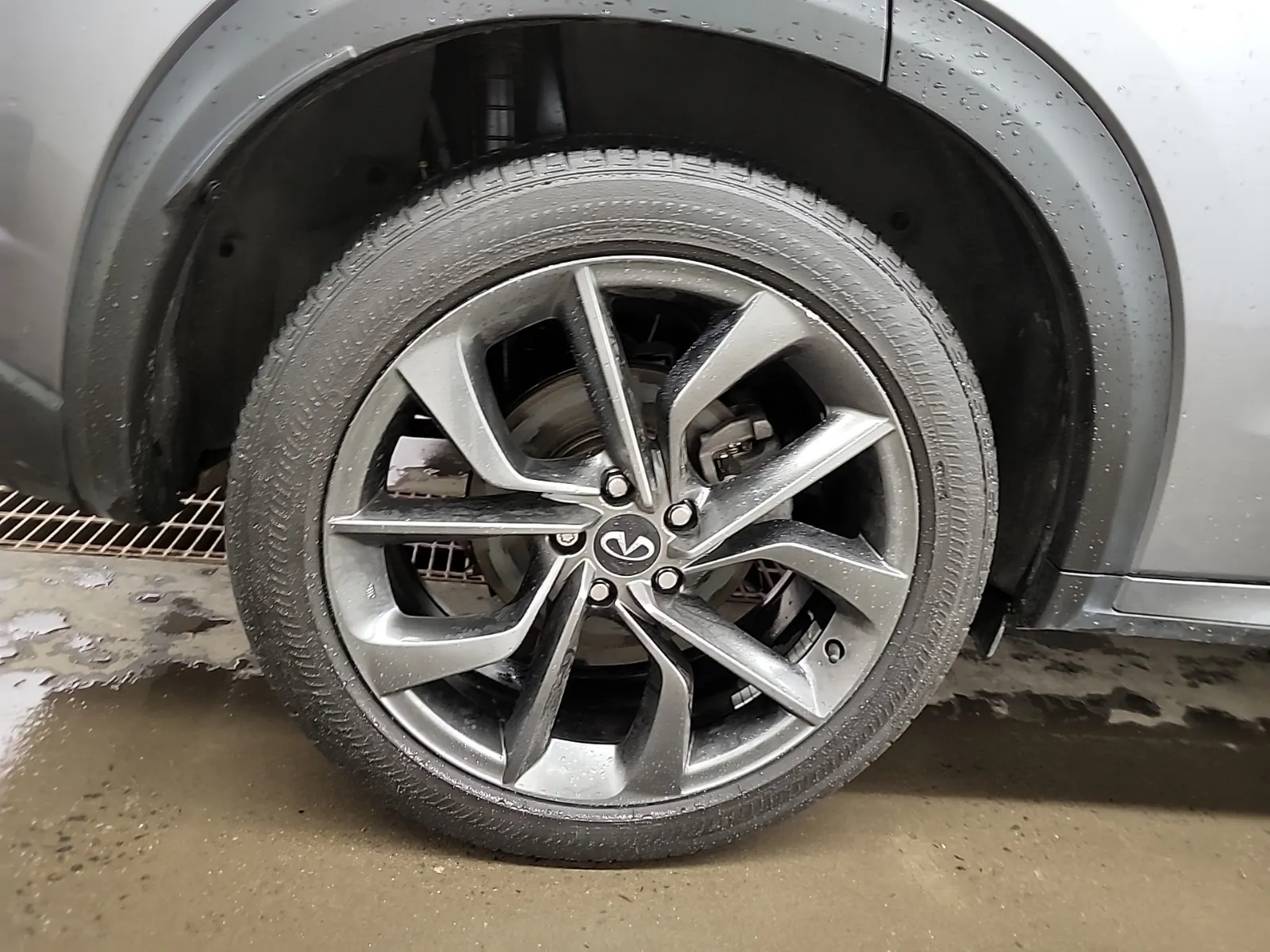 Right Rear Wheel/Tire Photo