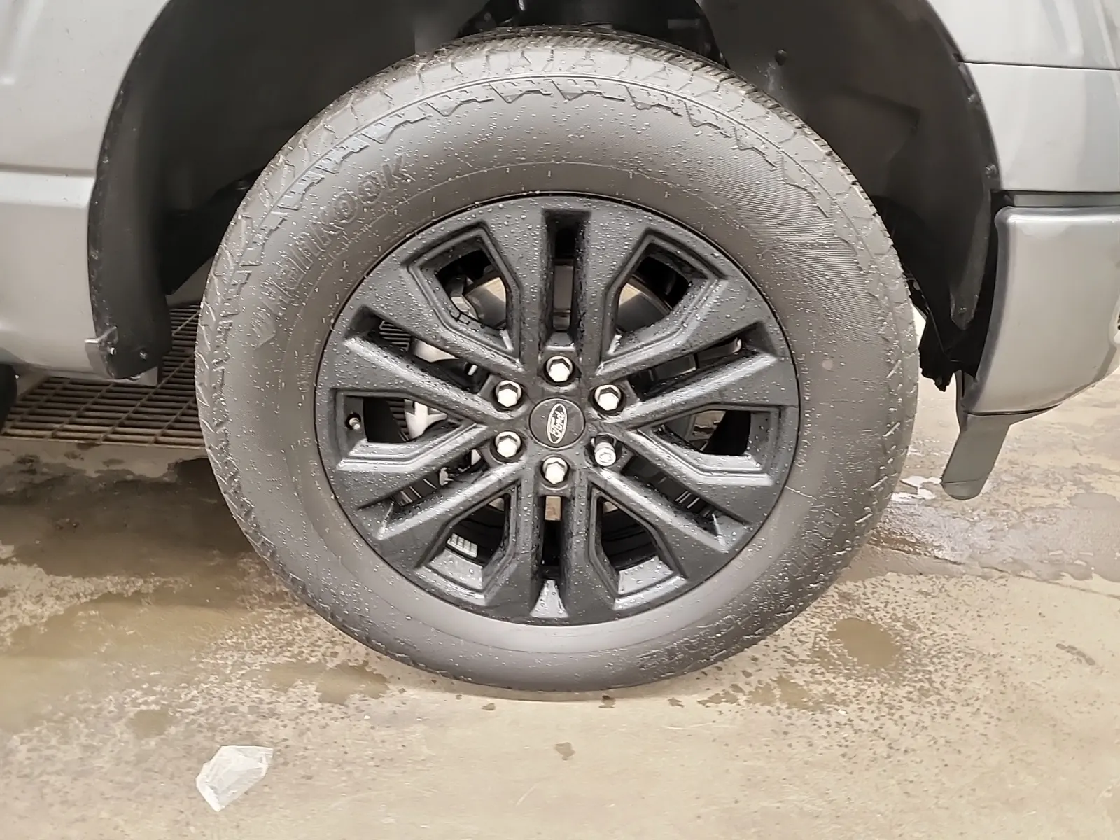 Right Front Wheel/Tire Photo