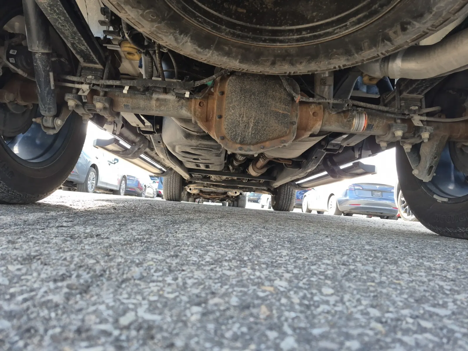 Undercarriage - Rear Photo