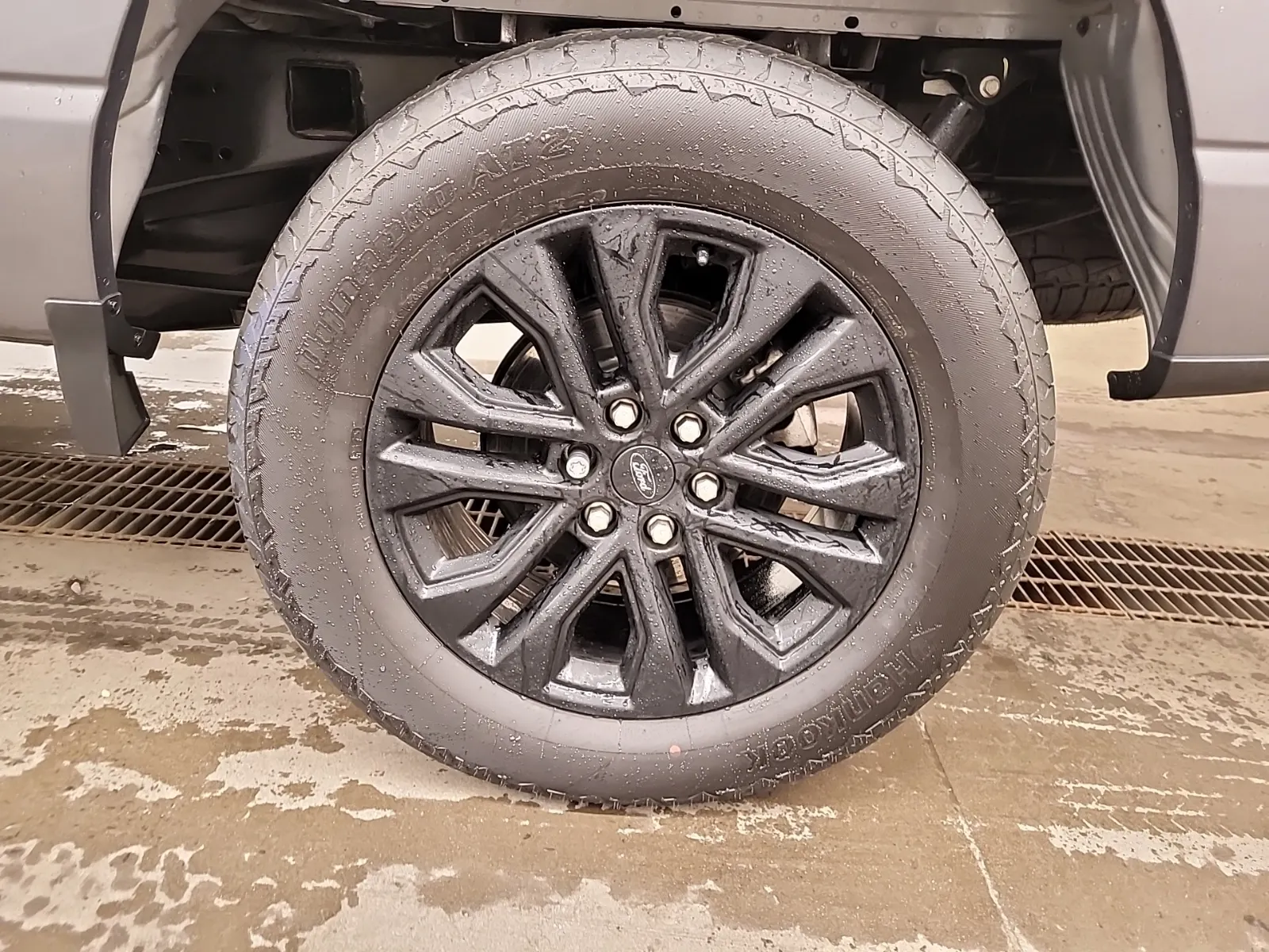 Left Rear Wheel/Tire Photo