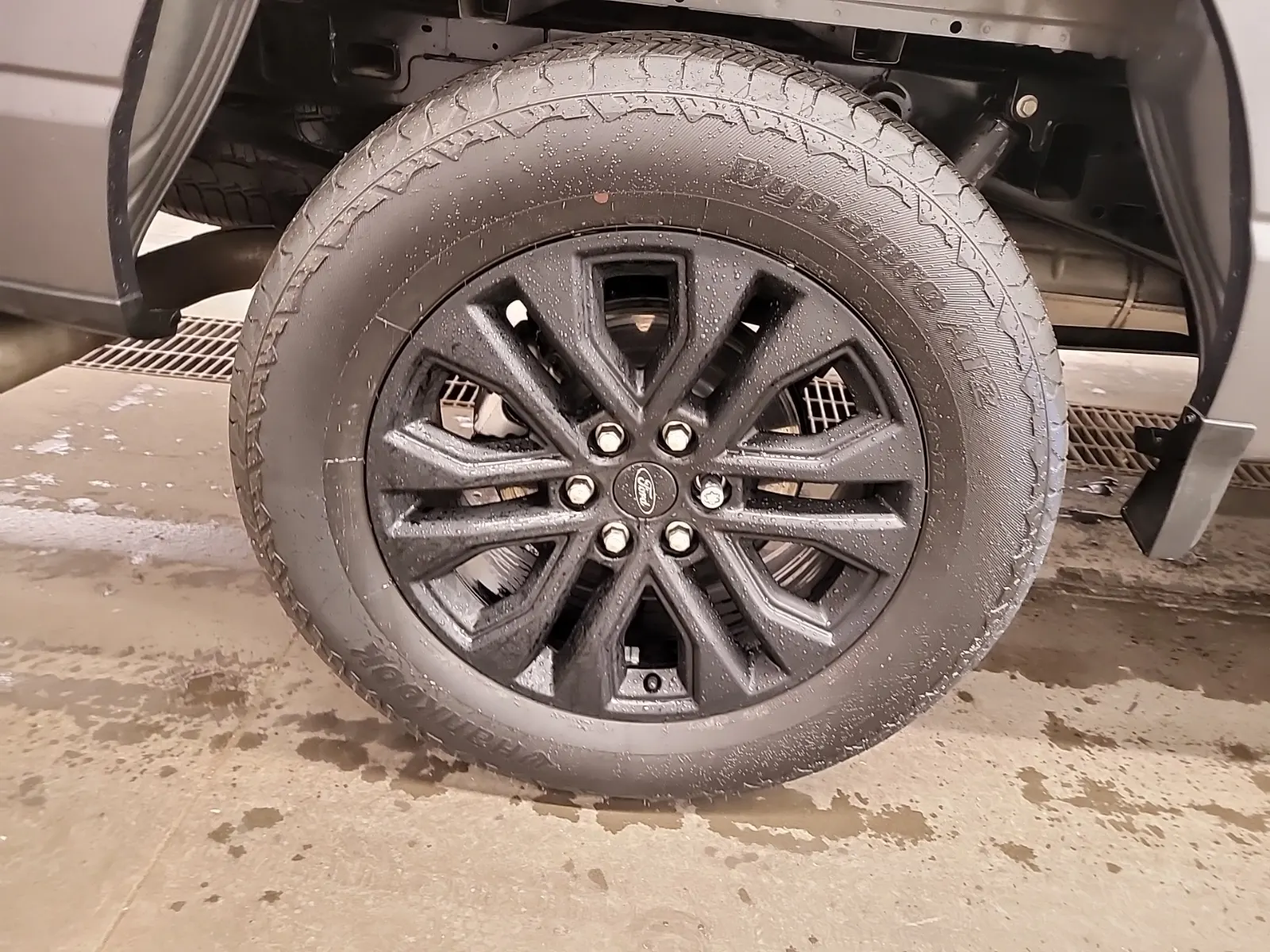 Right Rear Wheel/Tire Photo