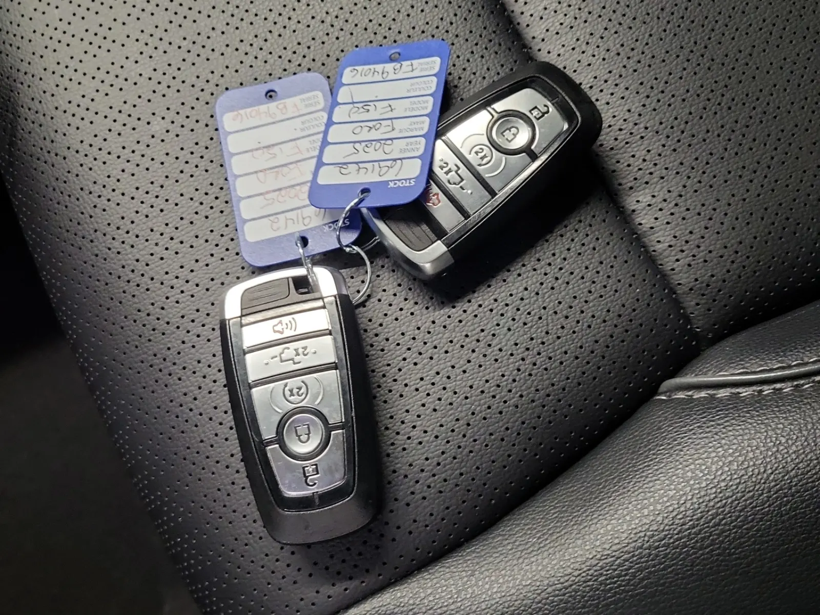 Keys/Fobs/Manual Photo