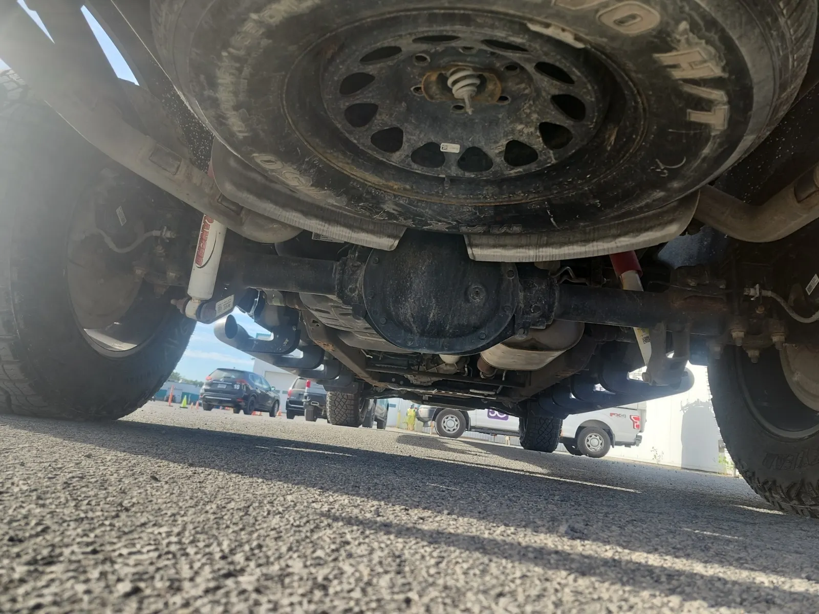 Undercarriage - Rear Photo