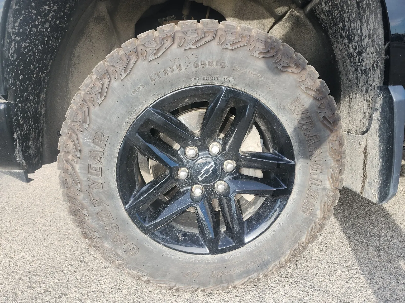 Front driver wheel/tire photo