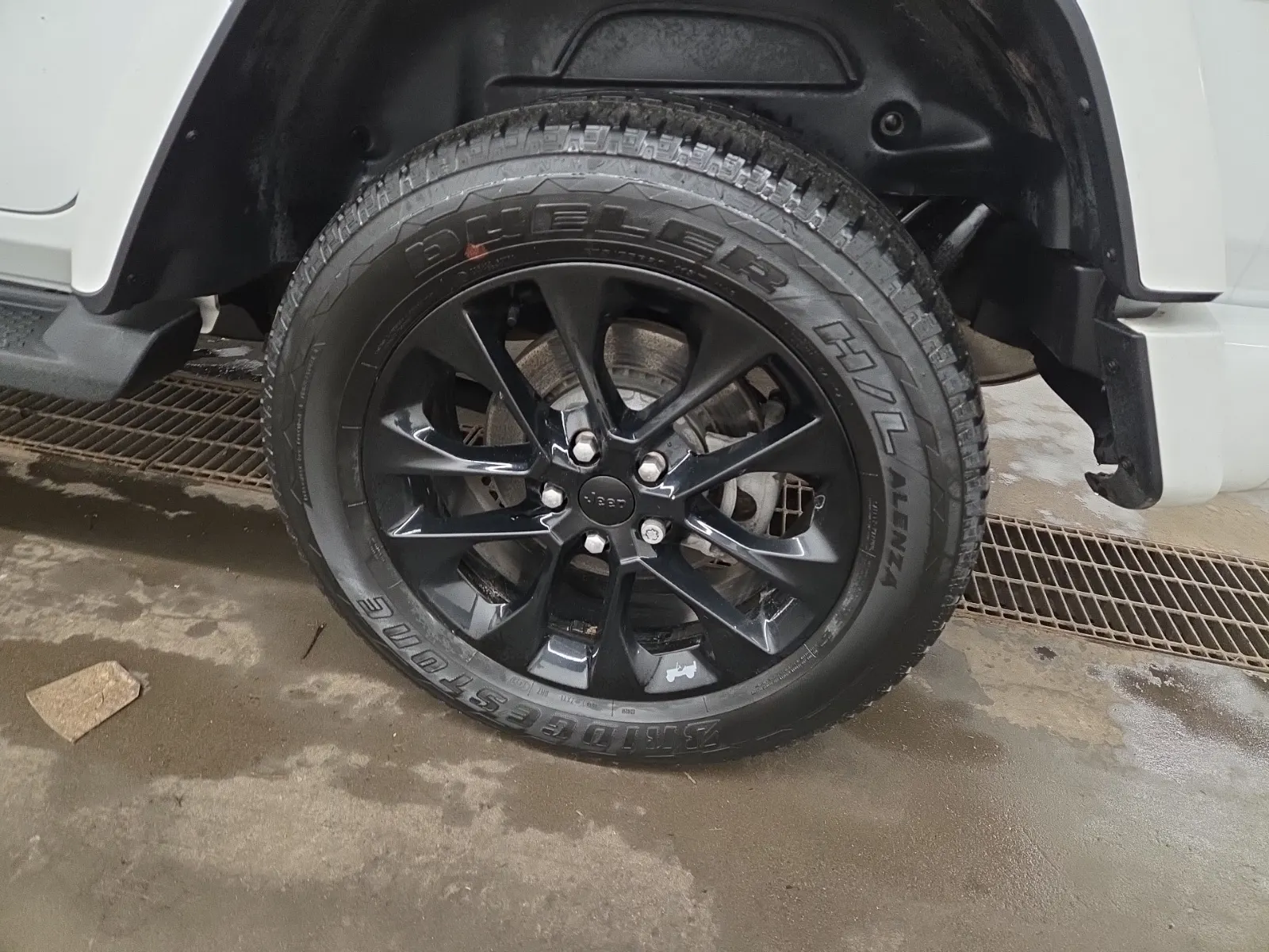 Left Rear Wheel/Tire Photo