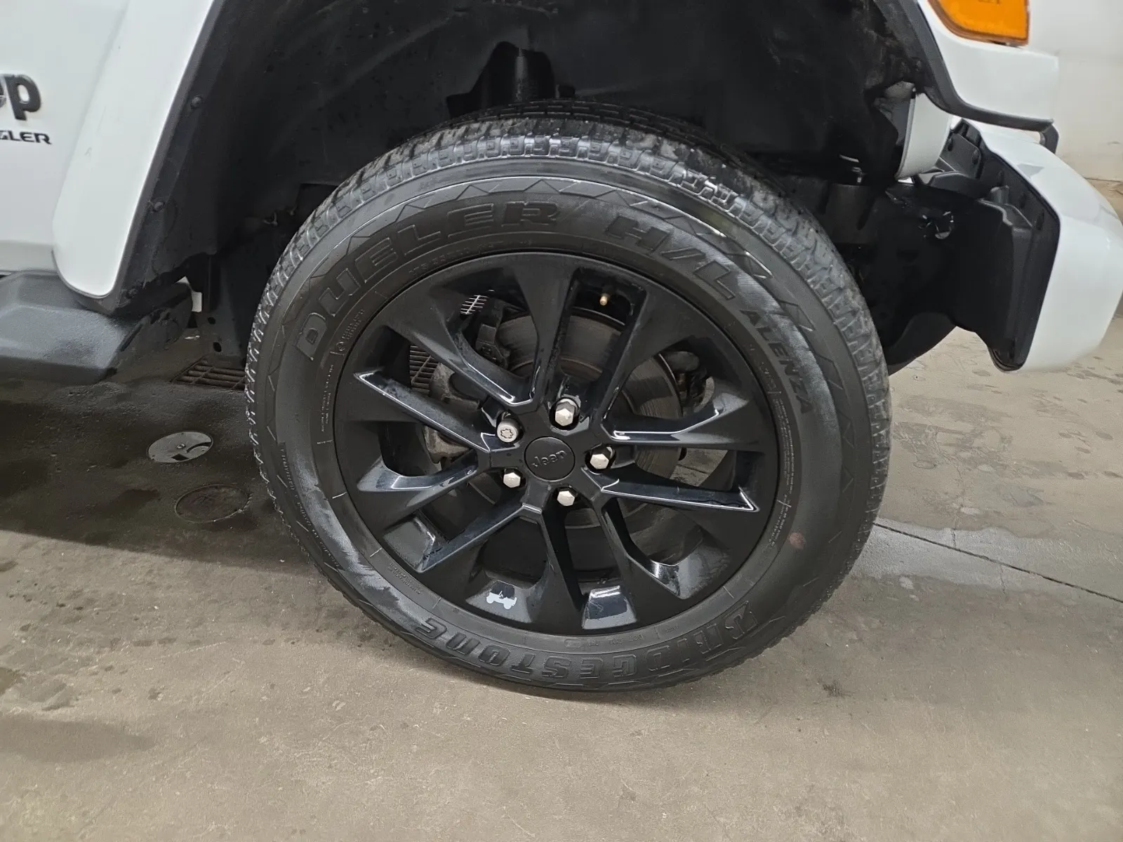 Right Front Wheel/Tire Photo