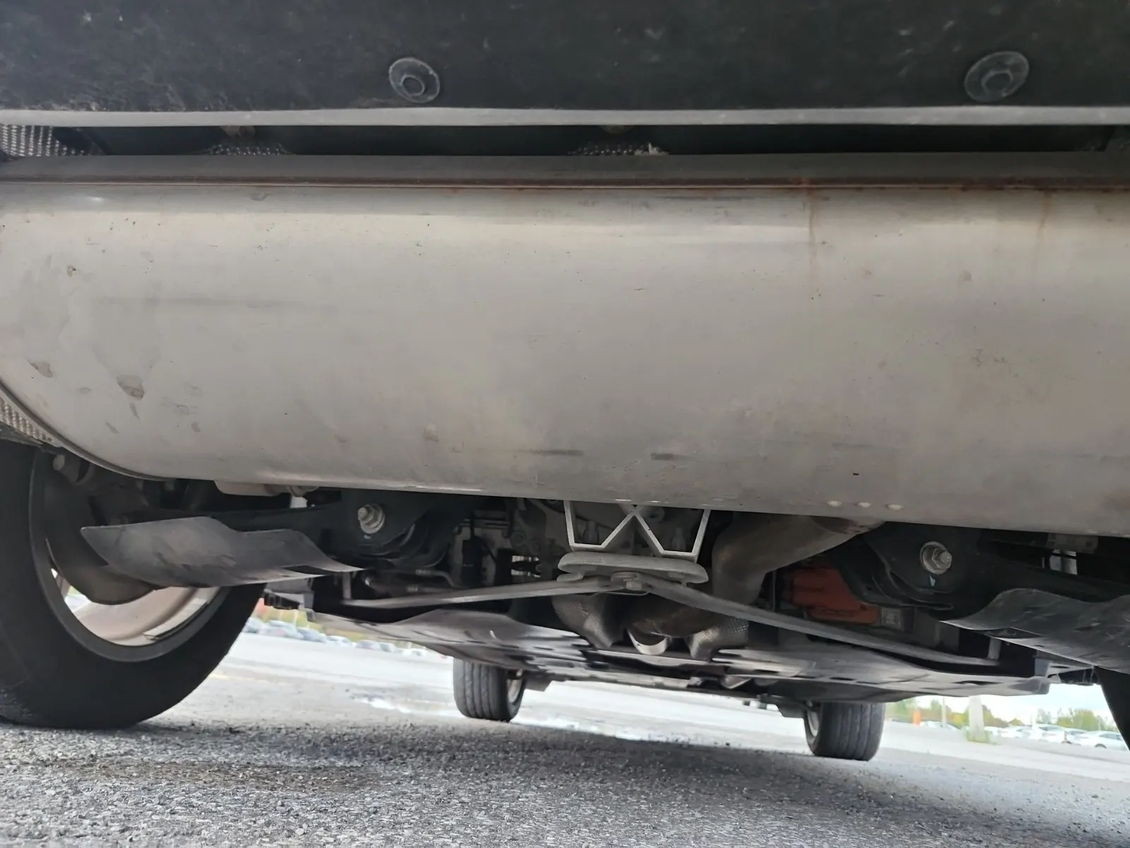 Undercarriage - Rear Photo