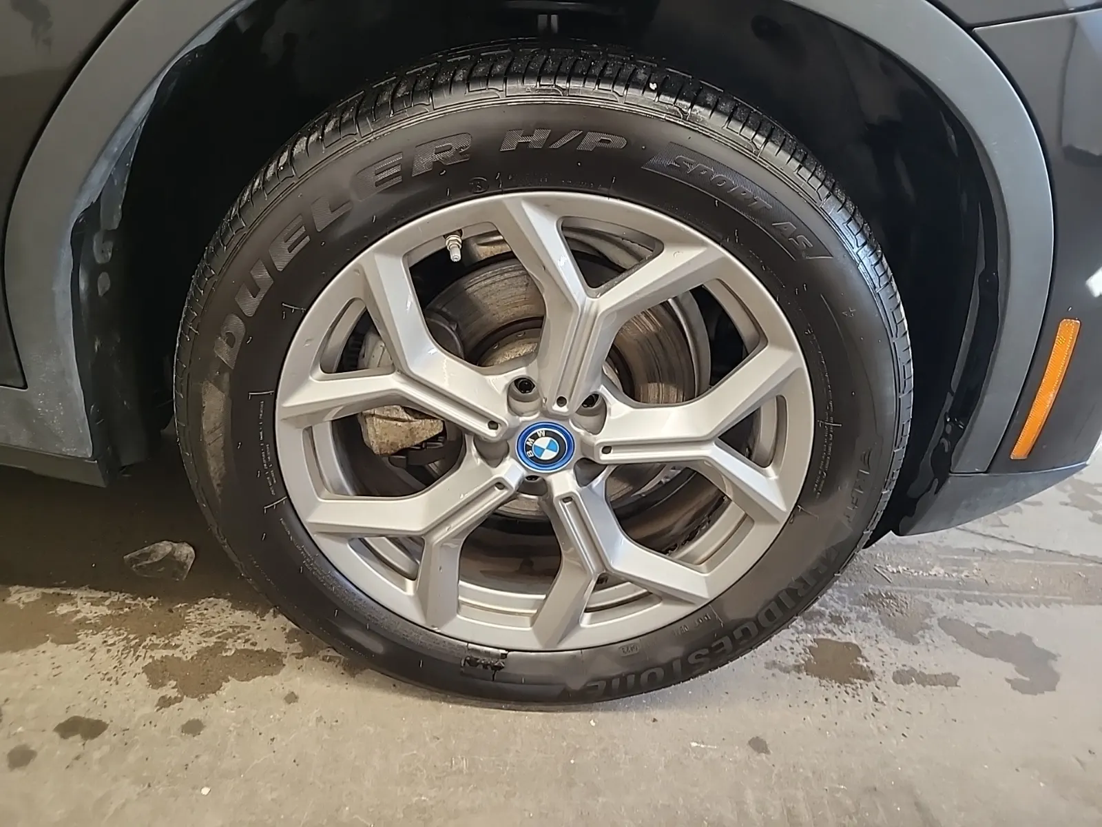 Right Front Wheel/Tire Photo