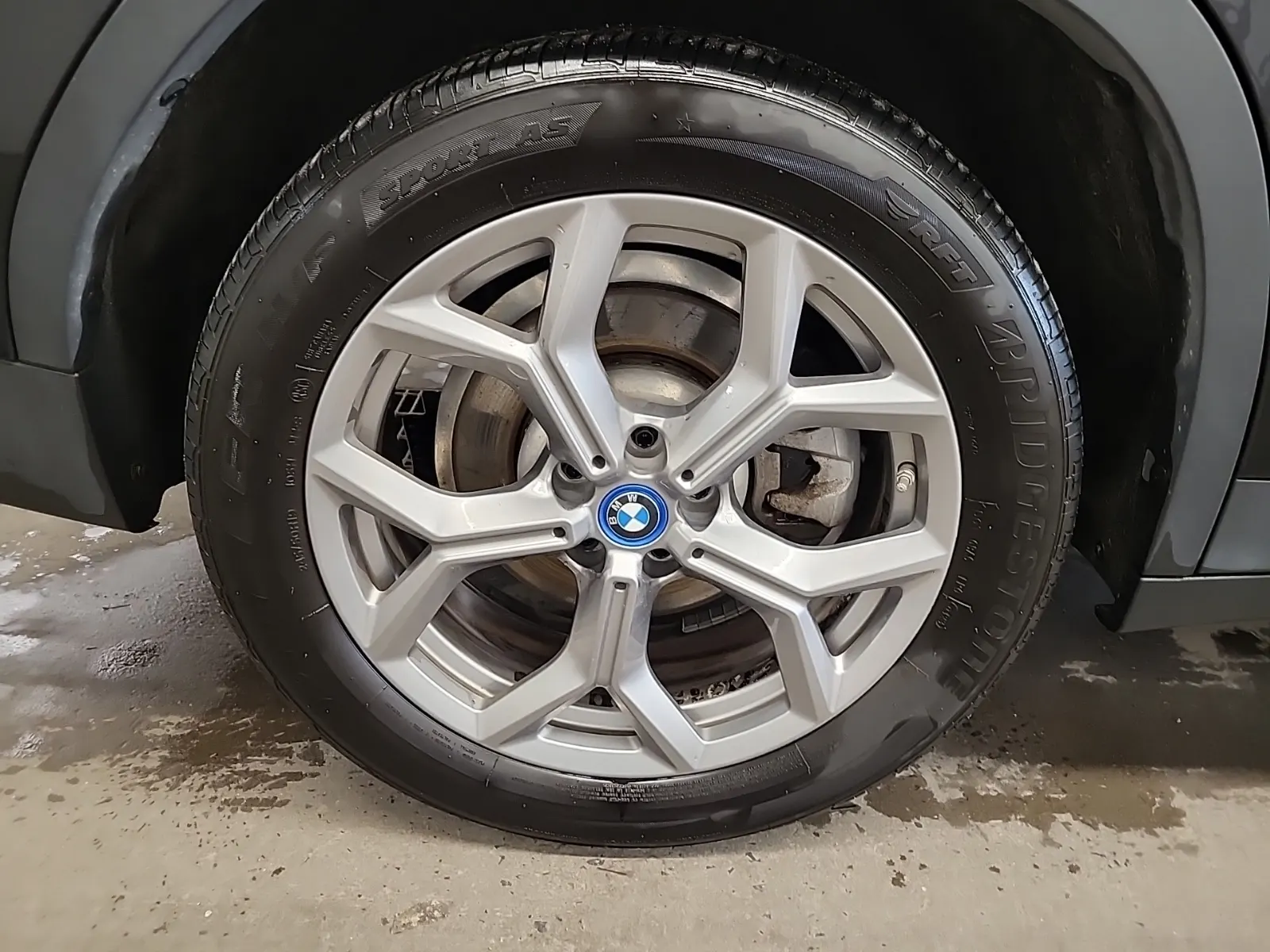Right Rear Wheel/Tire Photo