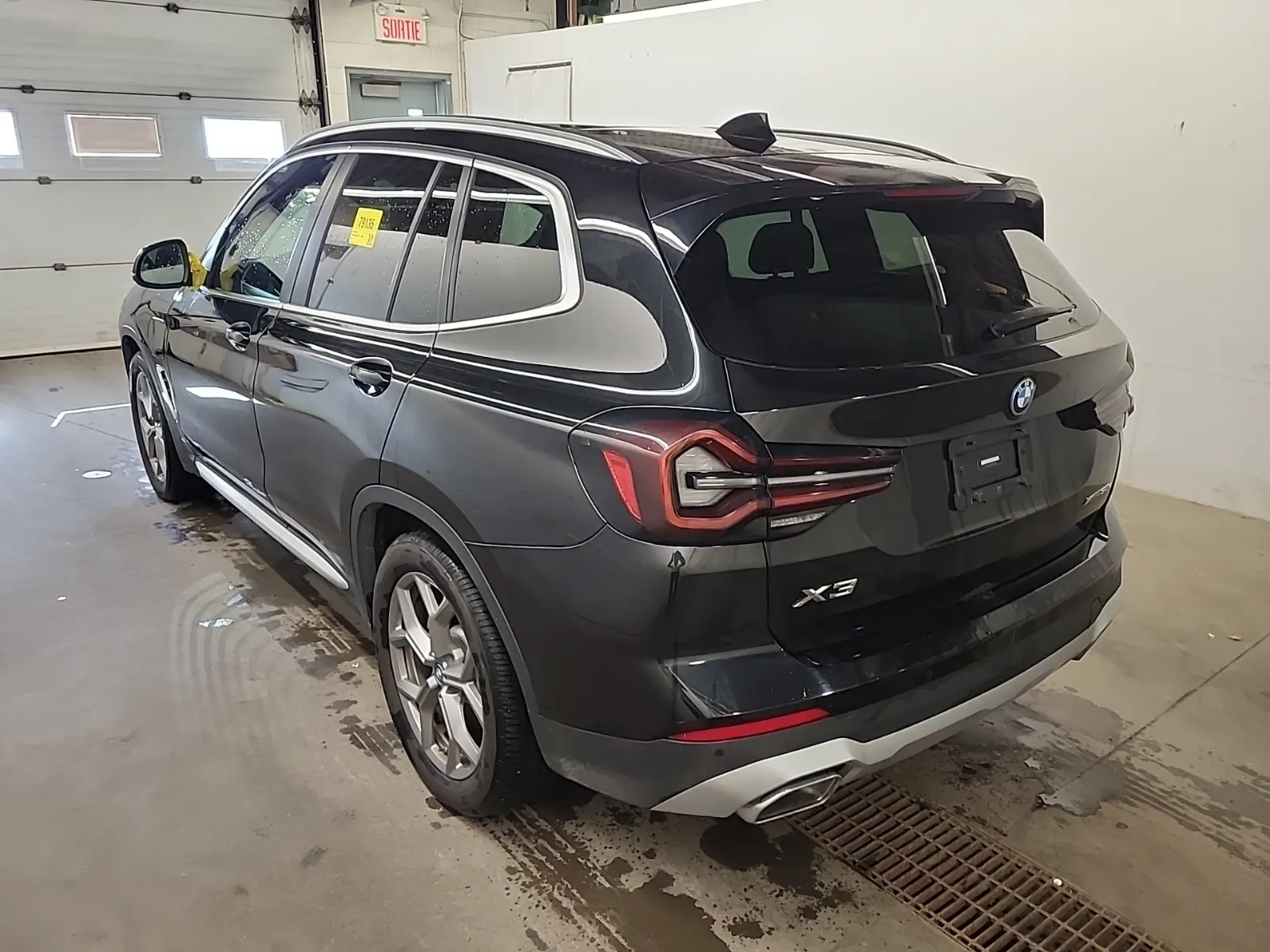 Driver Rear 3/4 Photo
