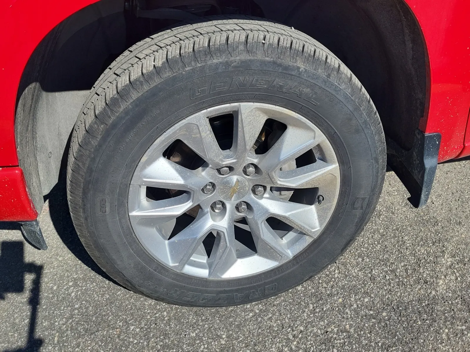 Front driver wheel/tire photo