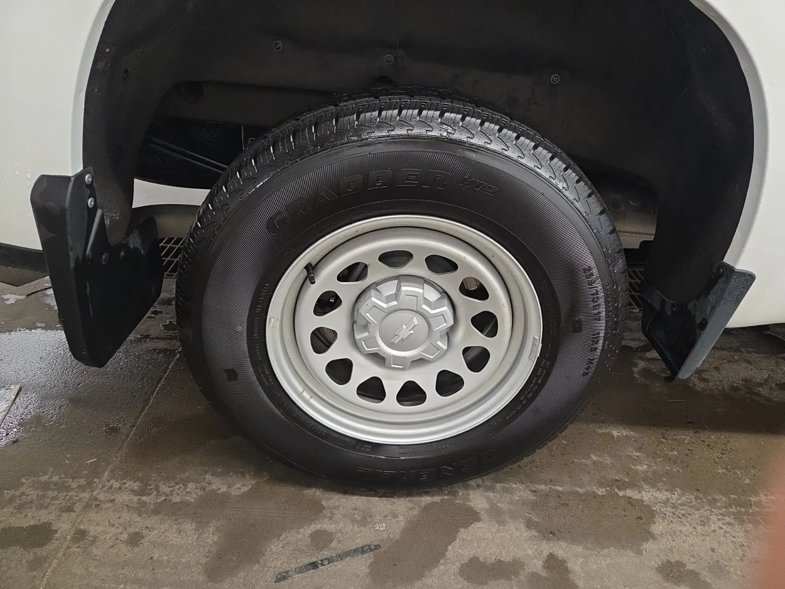 Right Rear Wheel/Tire Photo