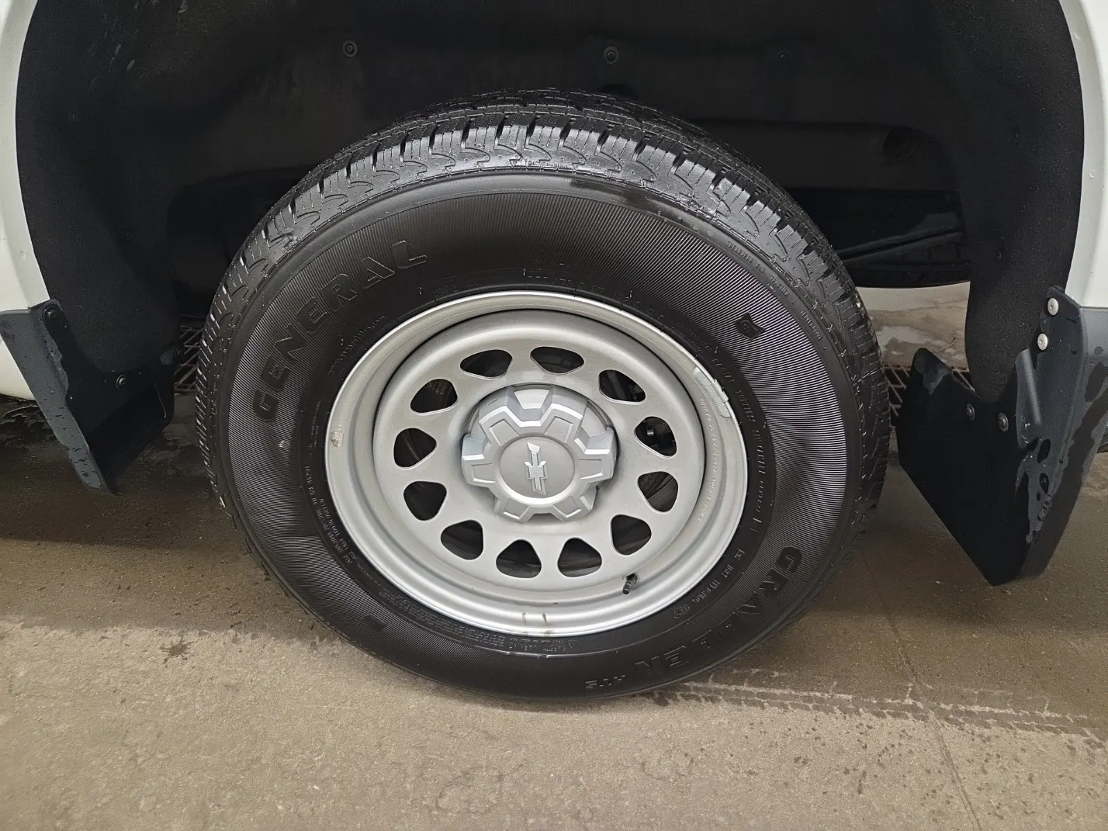 Left Rear Wheel/Tire Photo