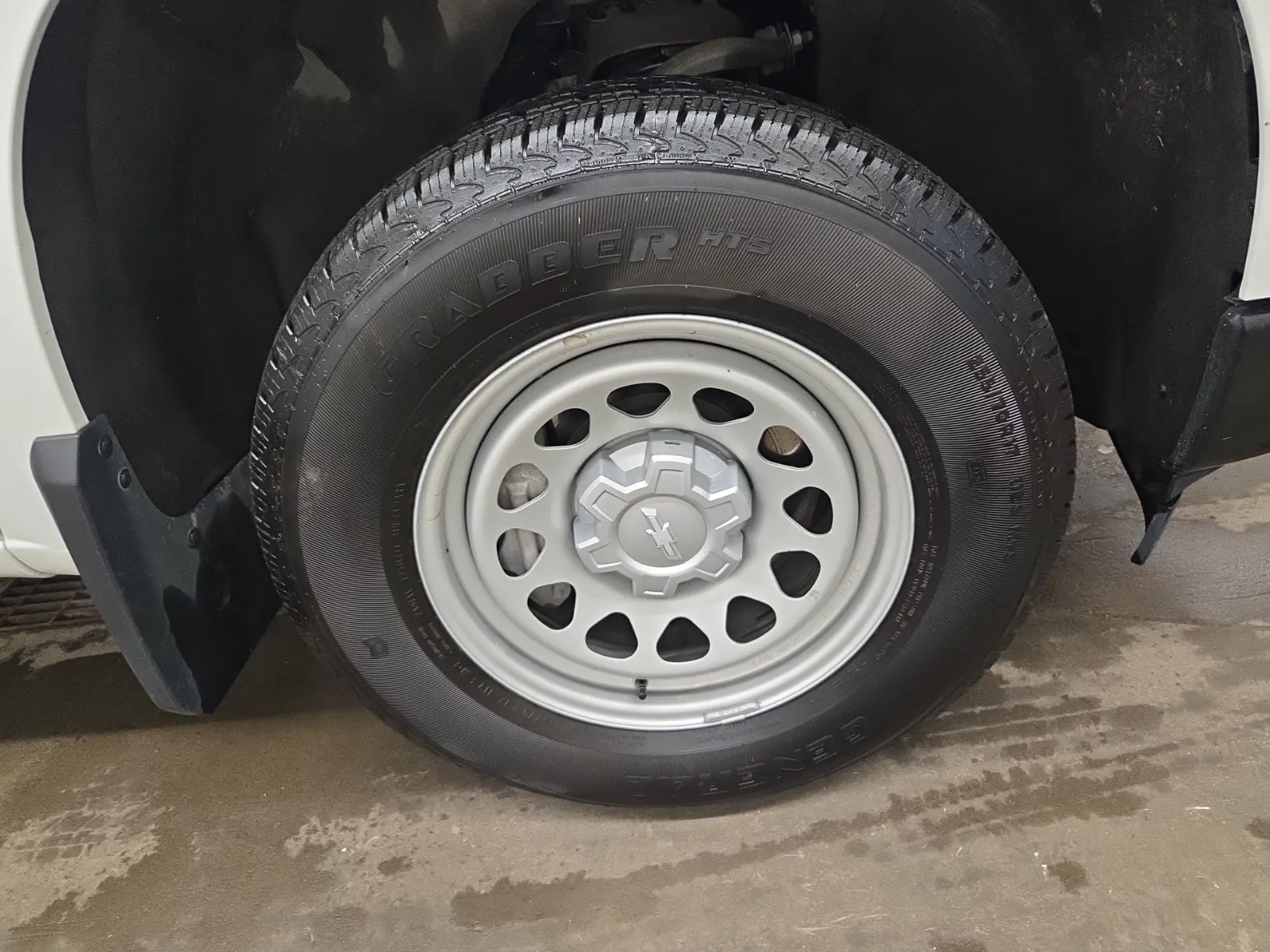 Right Front Wheel/Tire Photo