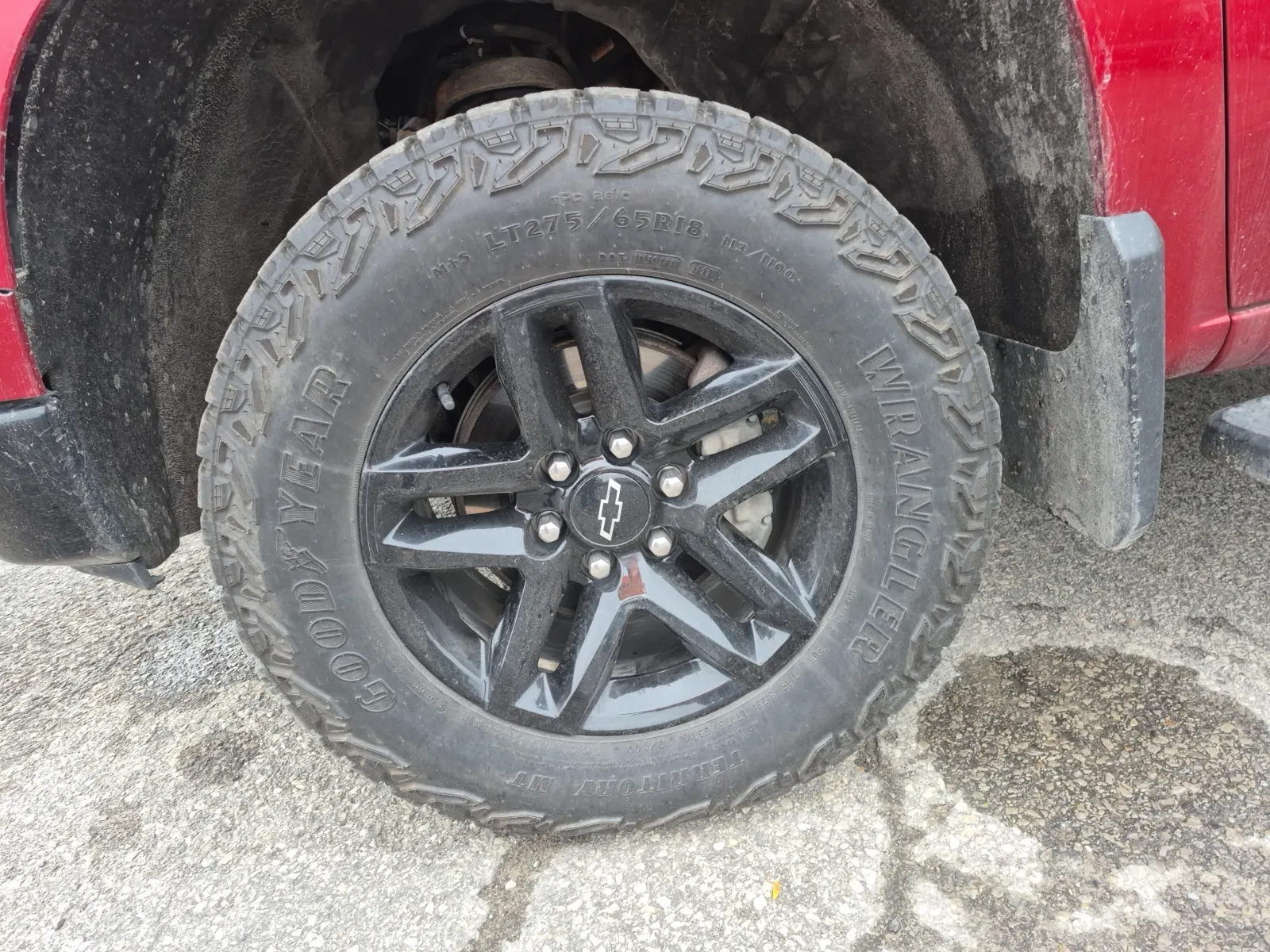 Front driver wheel/tire photo