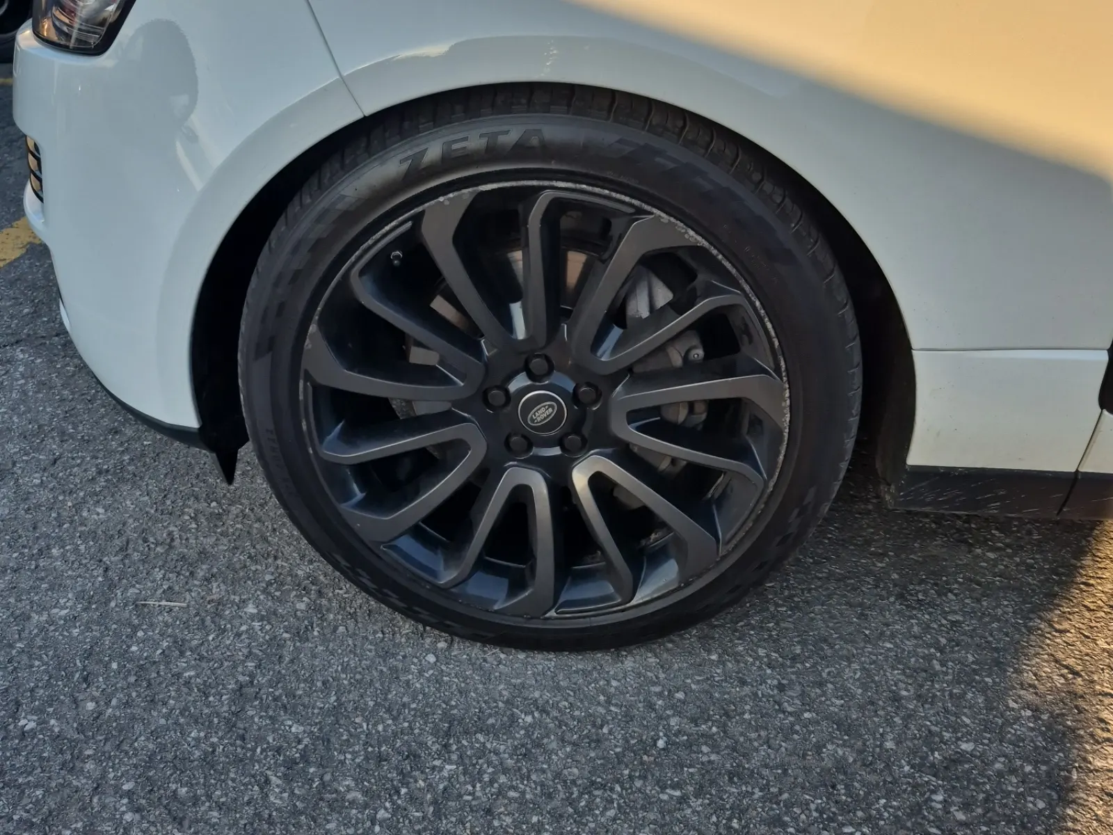 Front driver wheel/tire photo