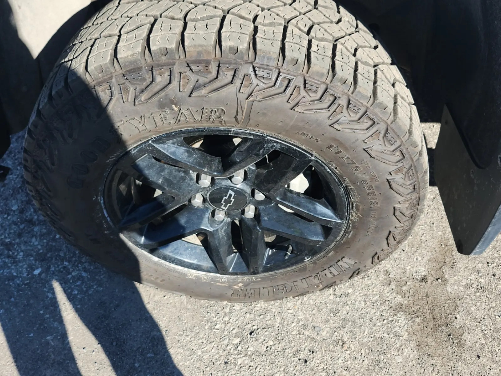 Front driver wheel/tire photo