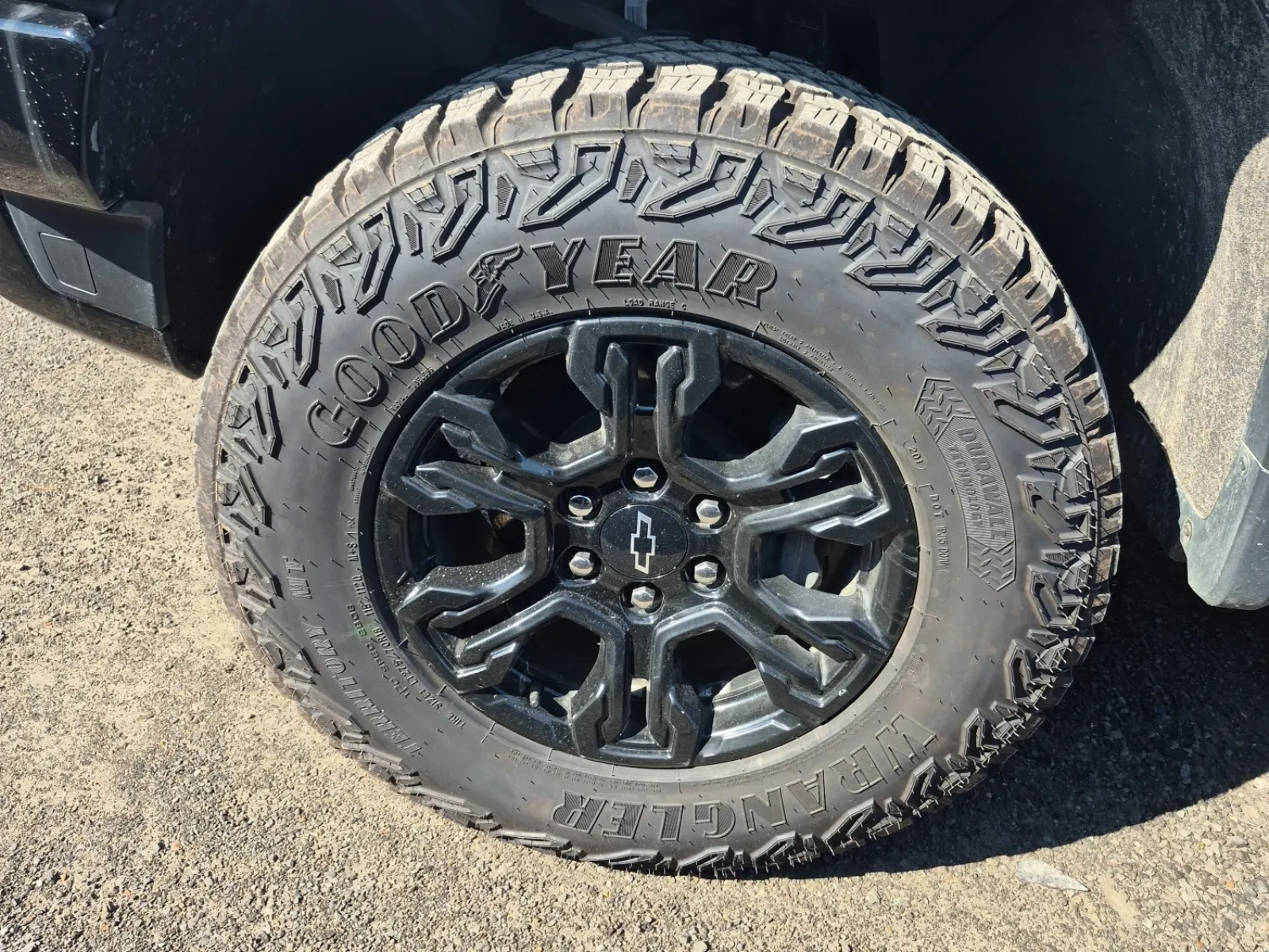 Front driver wheel/tire photo