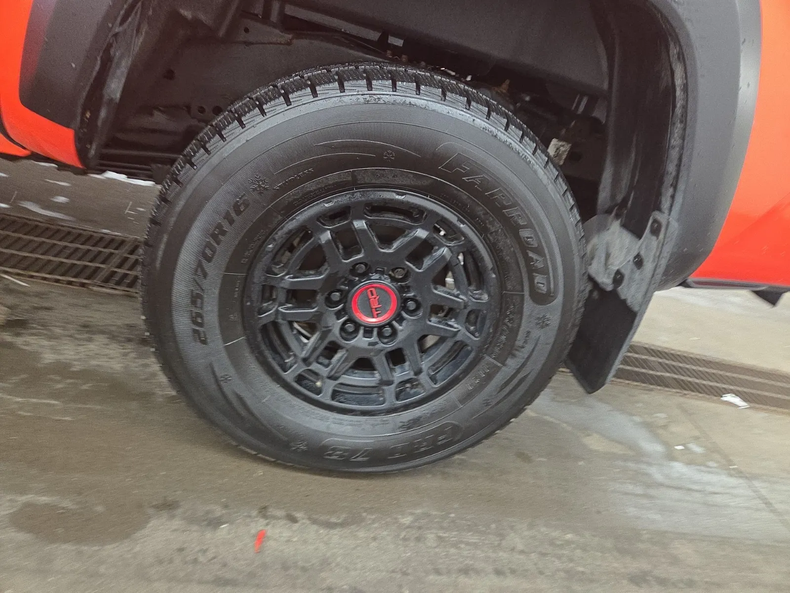 Left Rear Wheel/Tire Photo