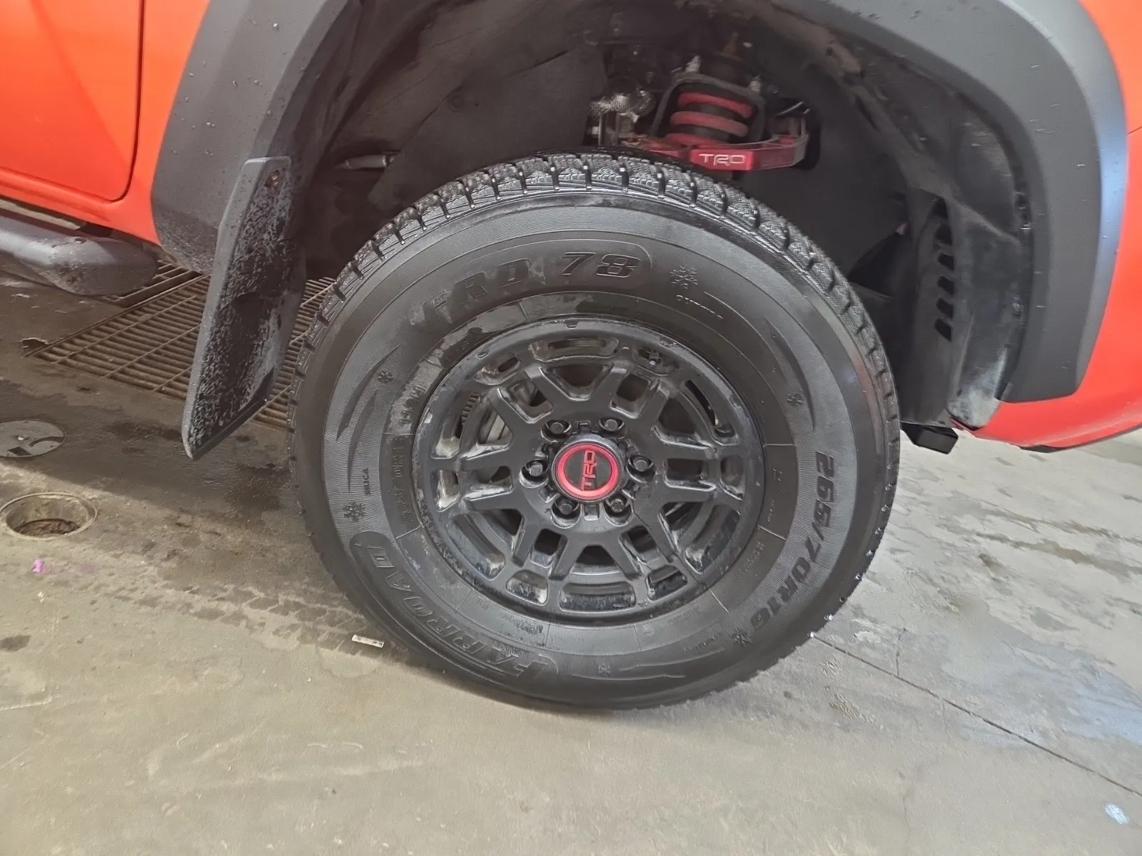 Right Front Wheel/Tire Photo