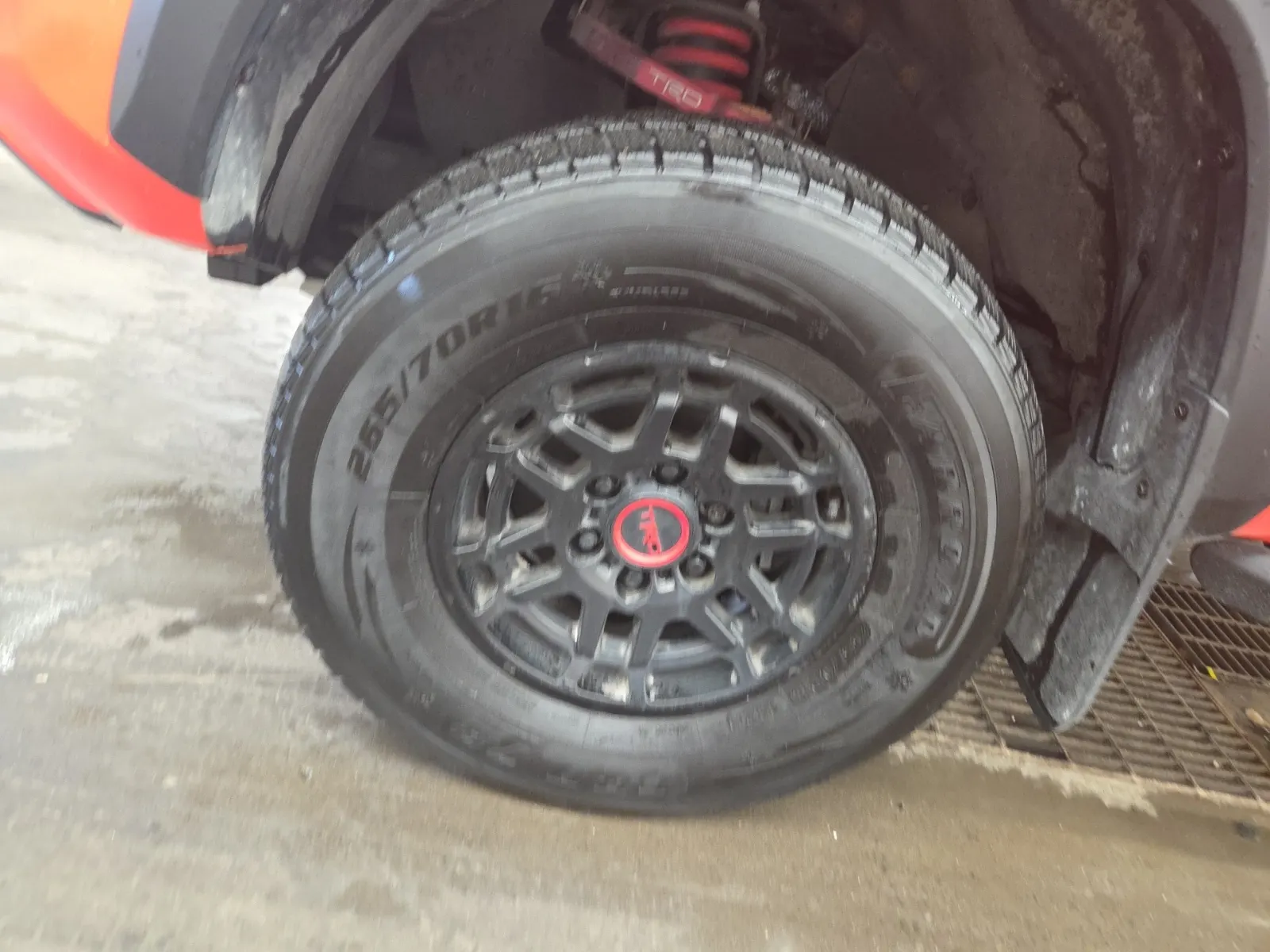 Front driver wheel/tire photo