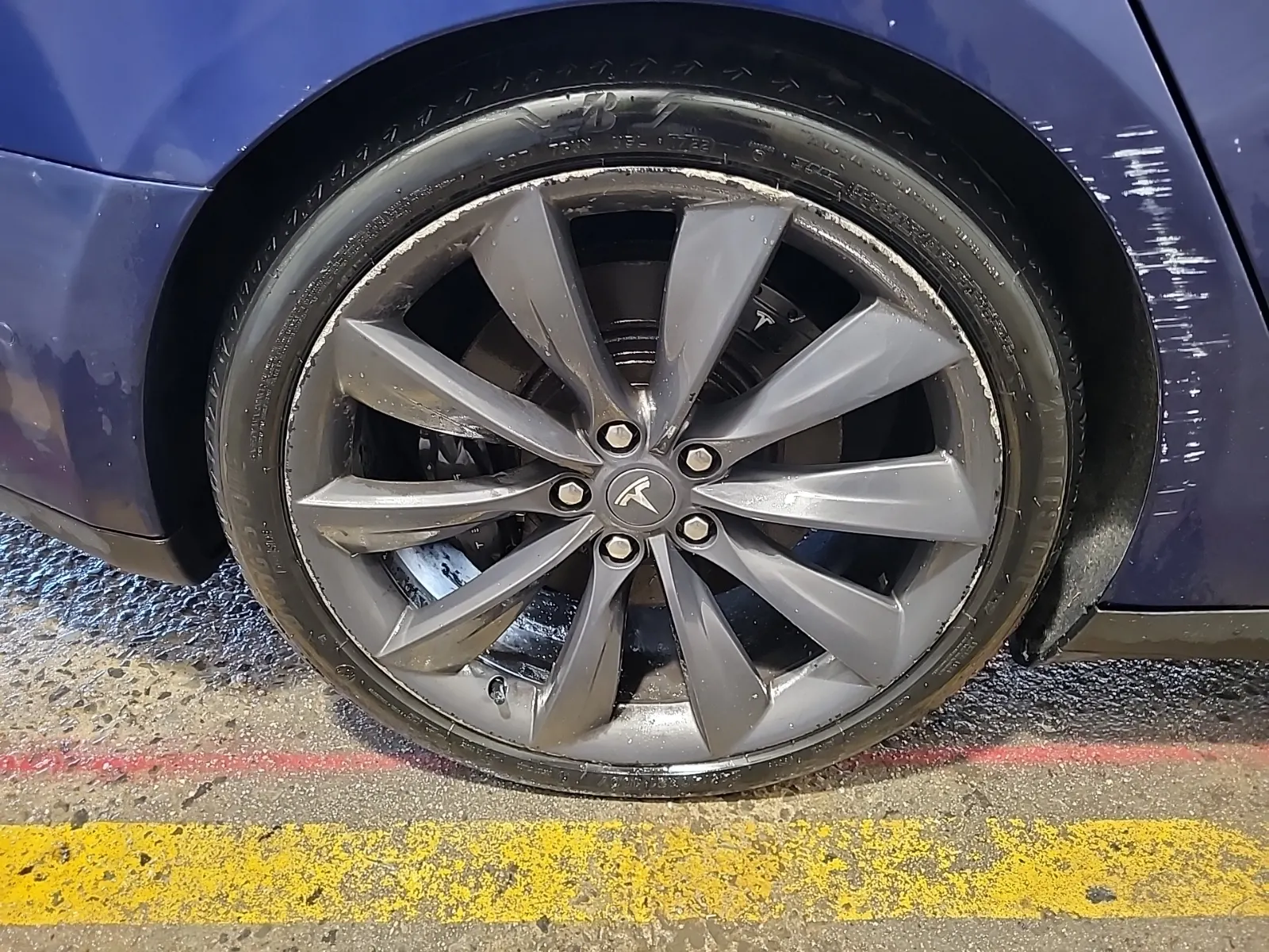 Left Rear Wheel/Tire Photo