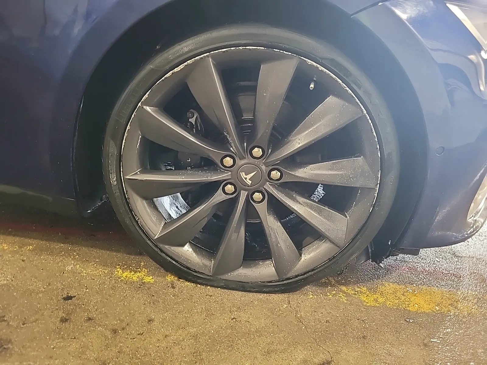 Right Front Wheel/Tire Photo