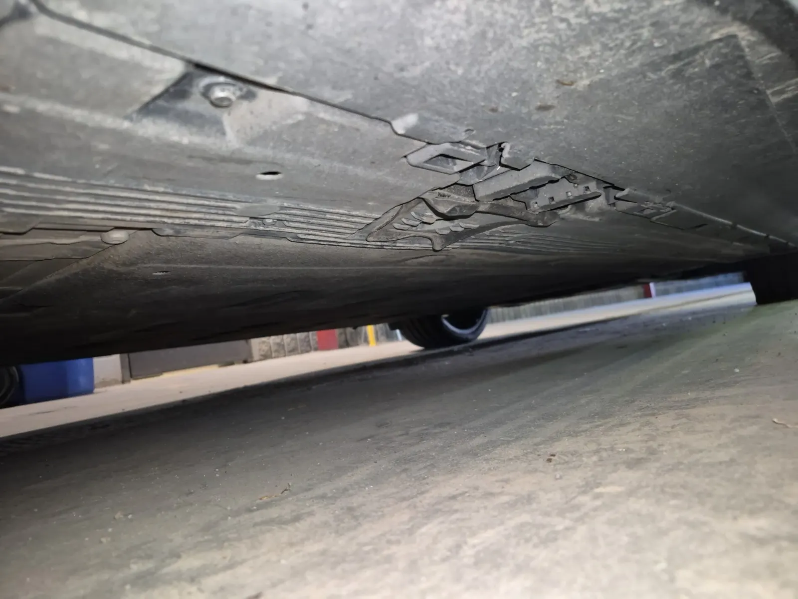 Undercarriage - Driver Photo