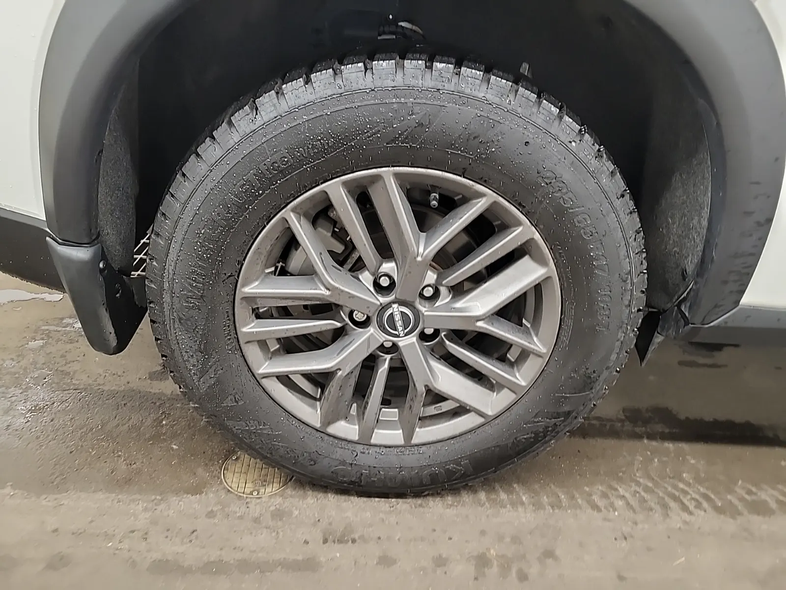Right Rear Wheel/Tire Photo