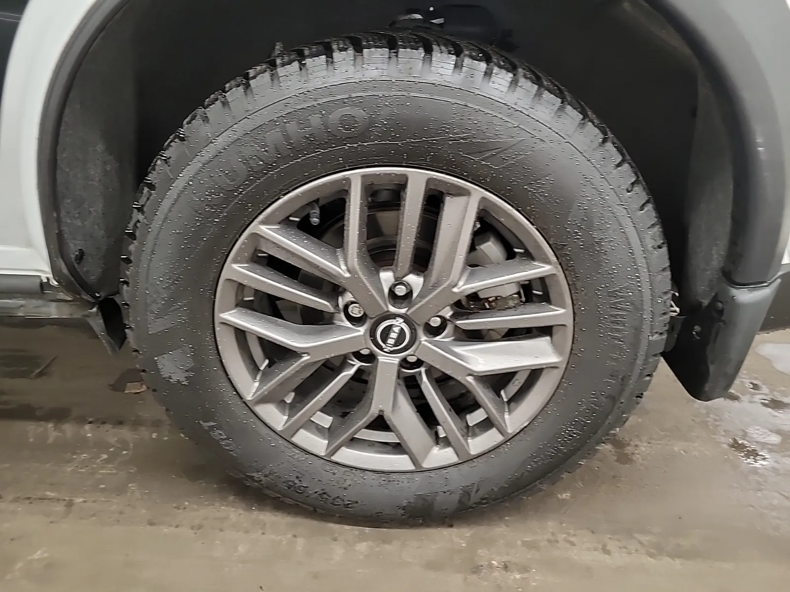 Left Rear Wheel/Tire Photo