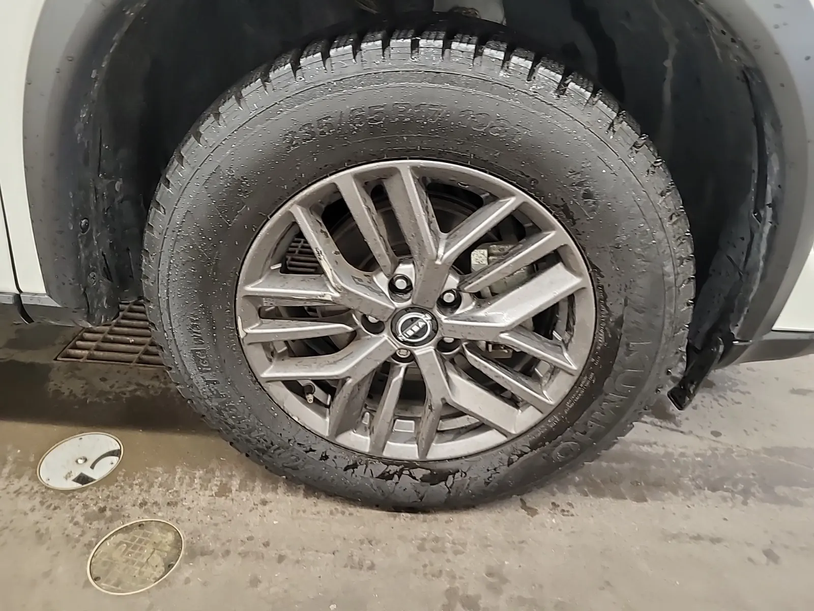 Right Front Wheel/Tire Photo