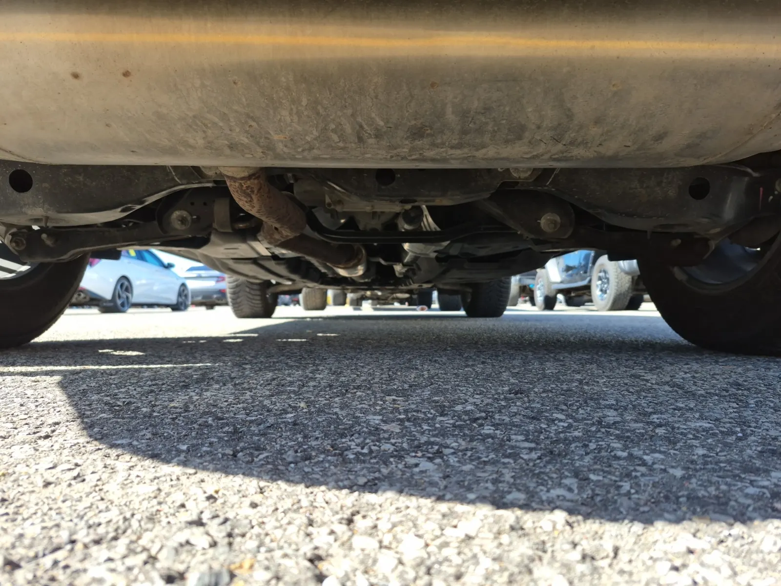 Undercarriage - Rear Photo