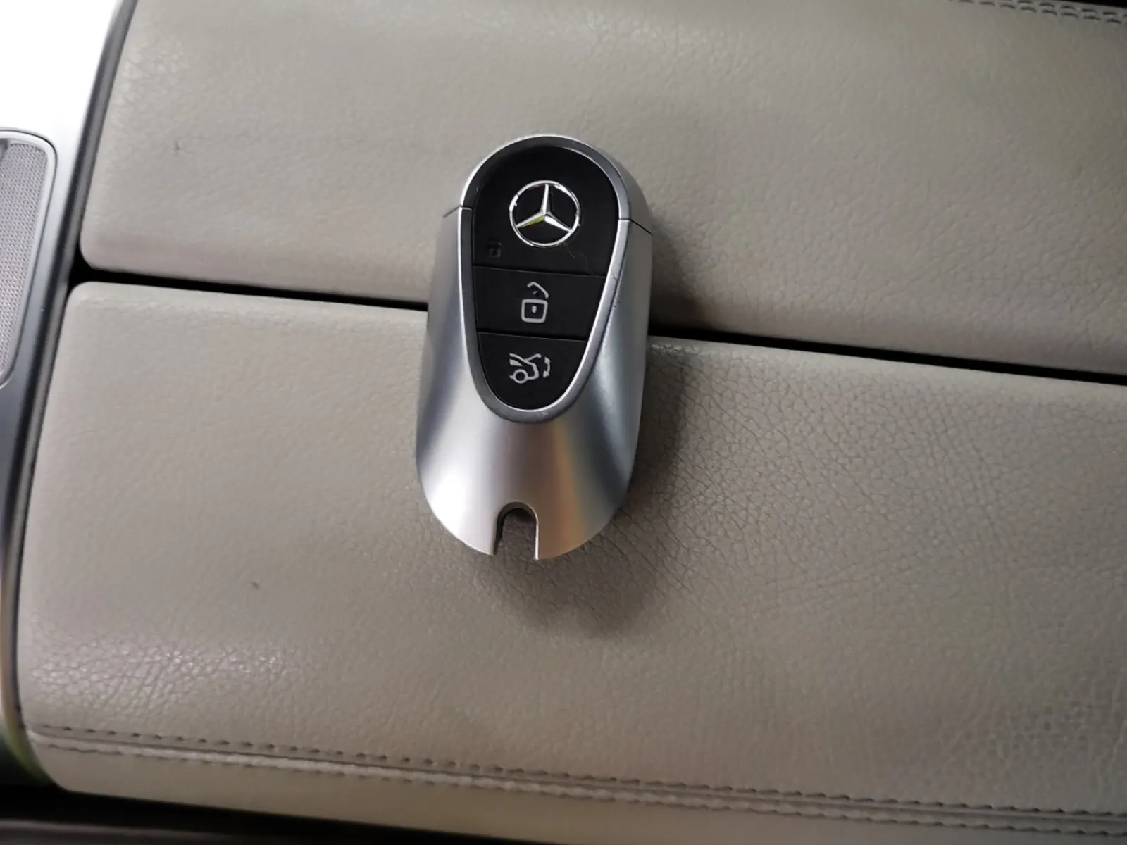 Keys/Fobs/Manual Photo