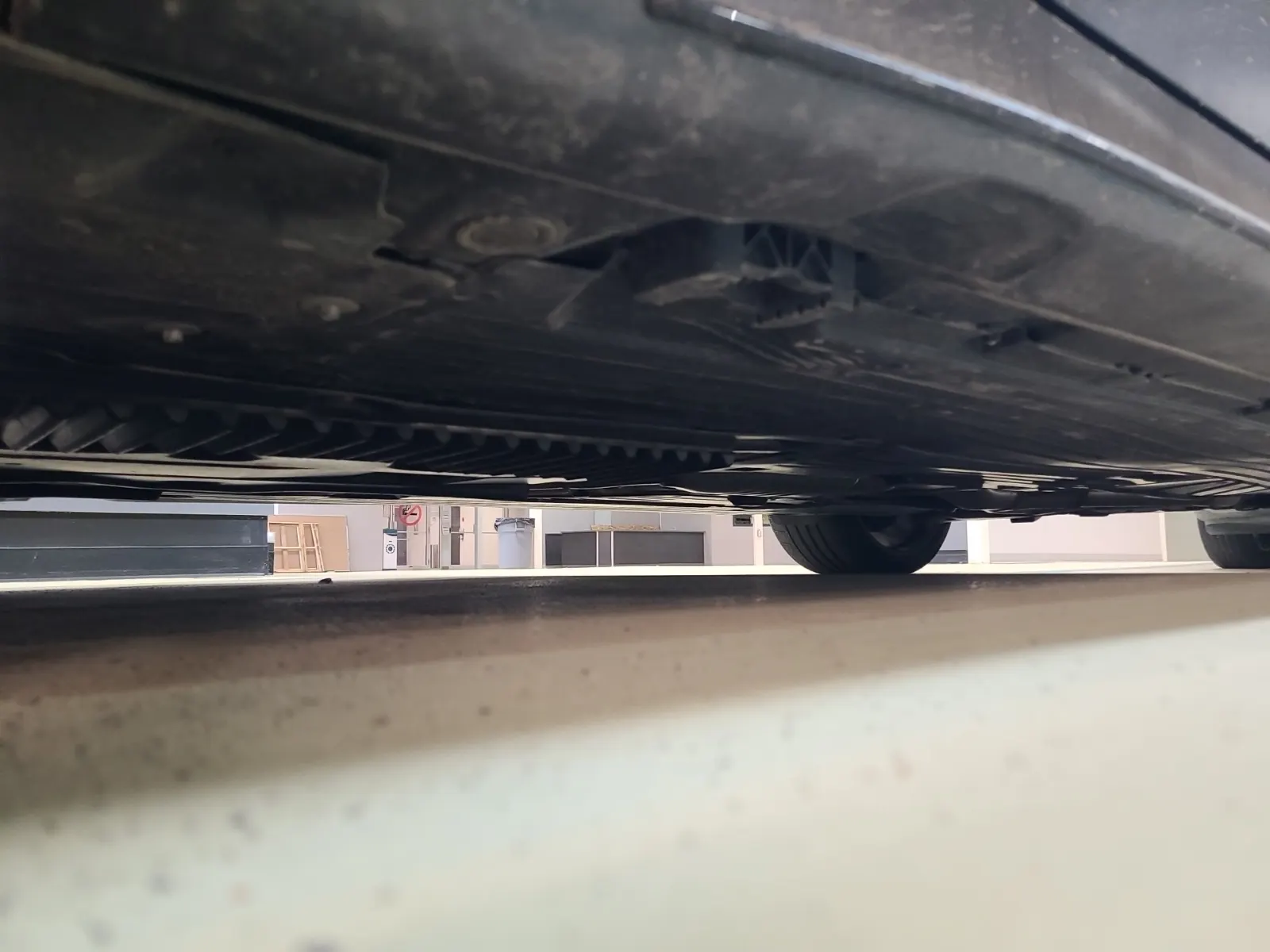 Undercarriage - Driver Photo