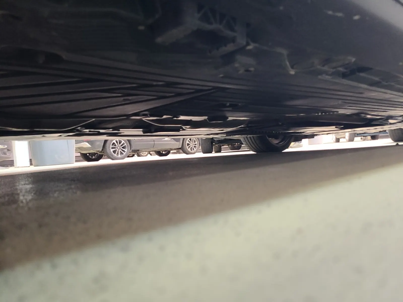Undercarriage - Passenger Photo