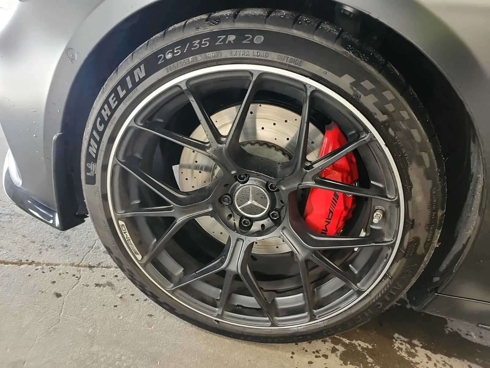 Front driver wheel/tire photo
