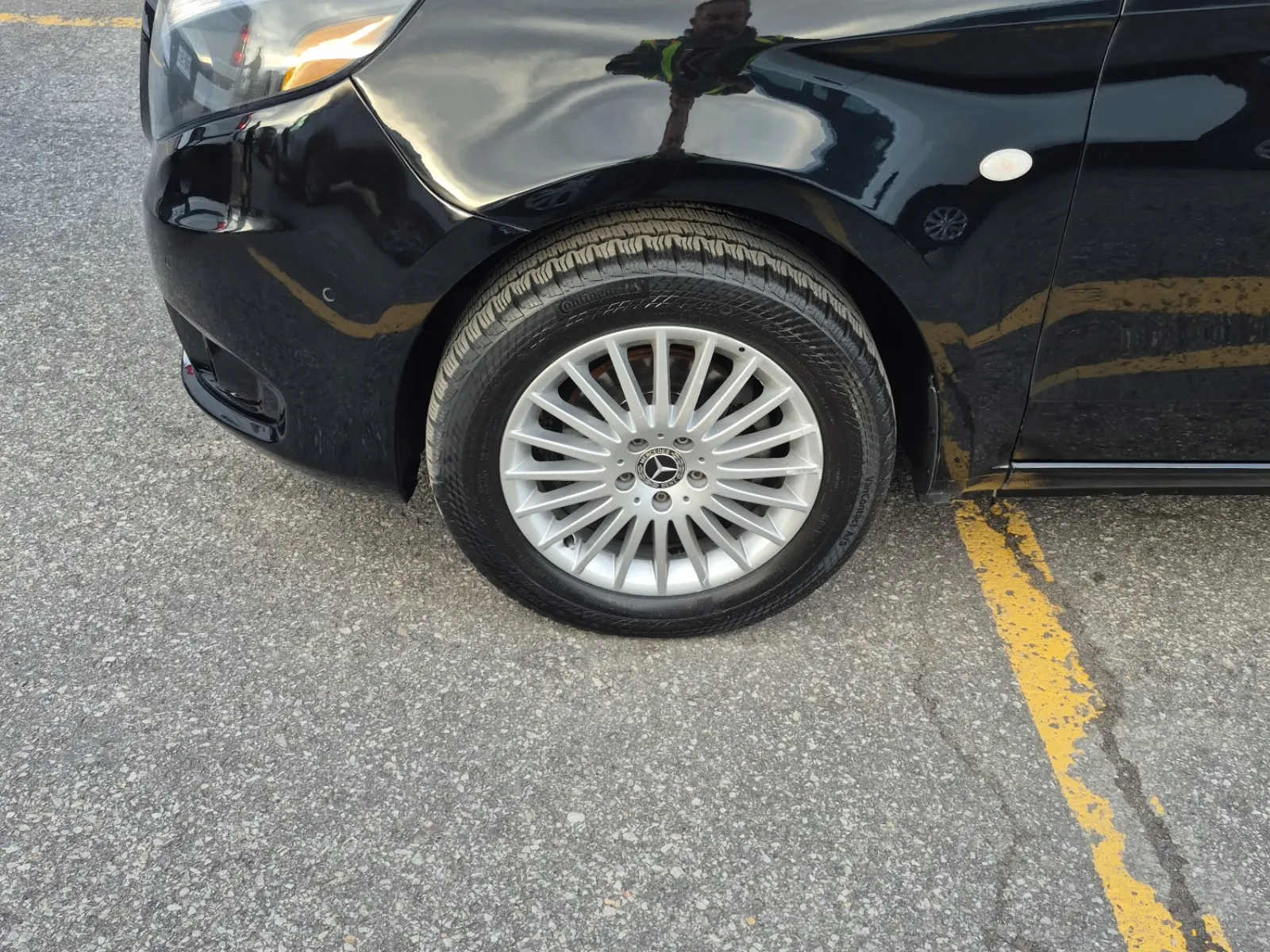 Front driver wheel/tire photo