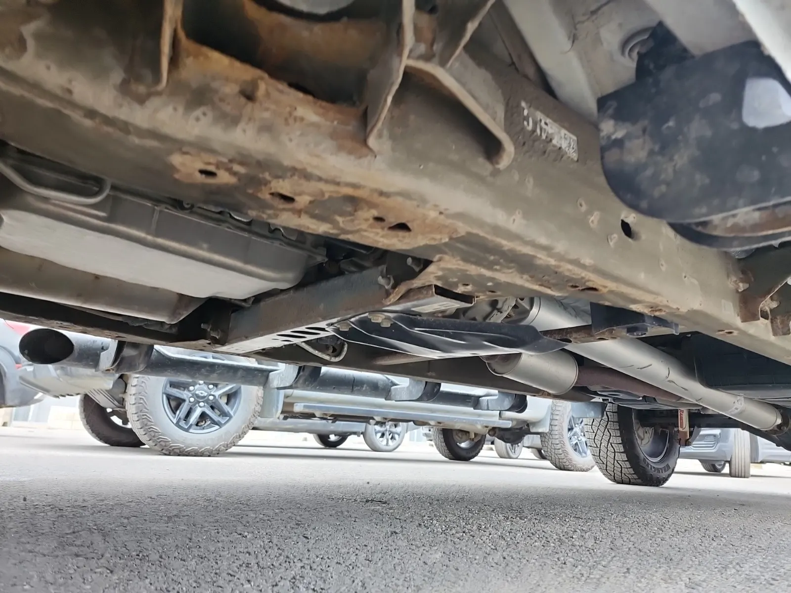 Undercarriage - Driver Photo