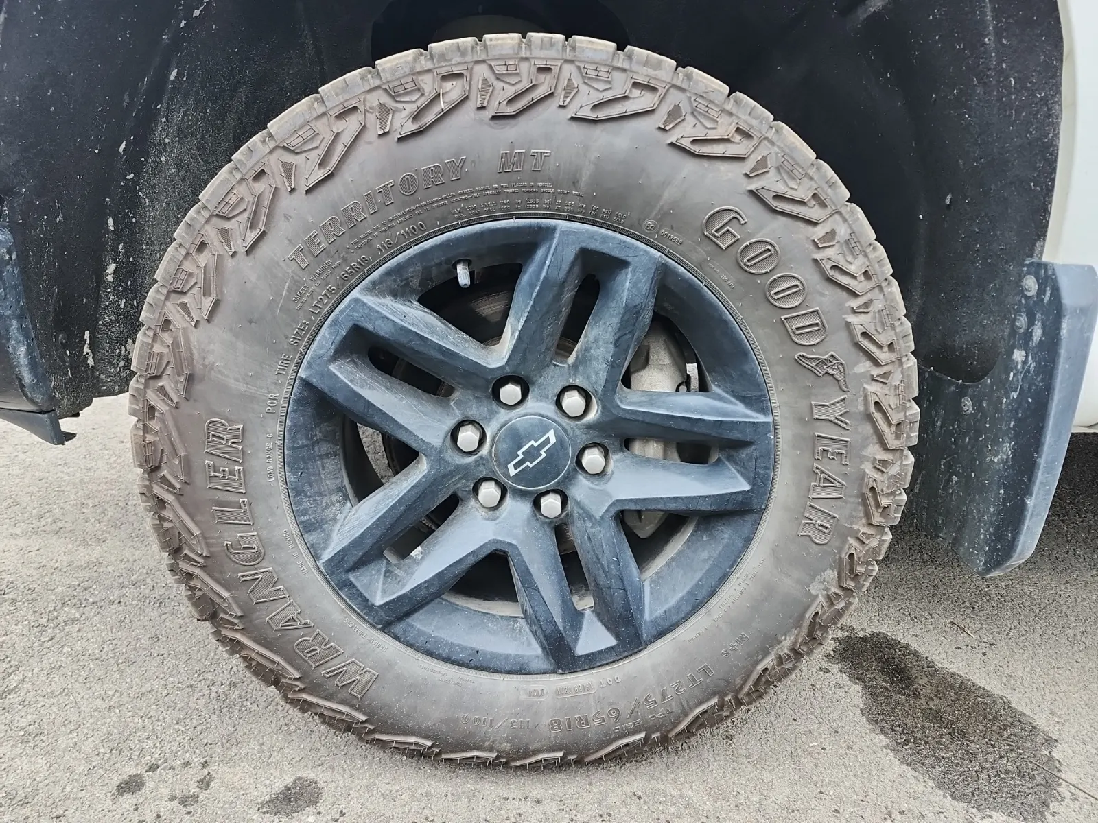 Front driver wheel/tire photo