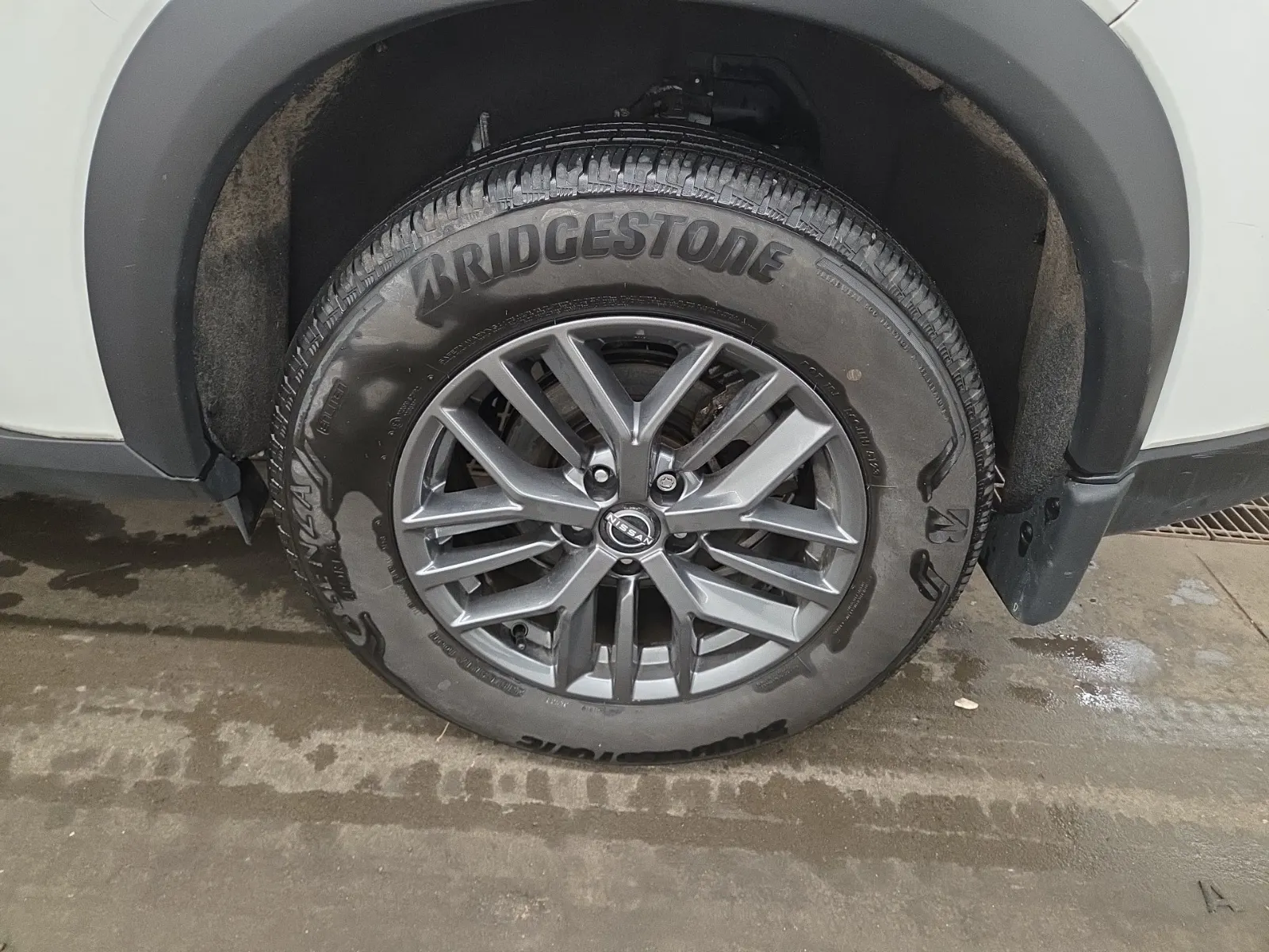 Left Rear Wheel/Tire Photo
