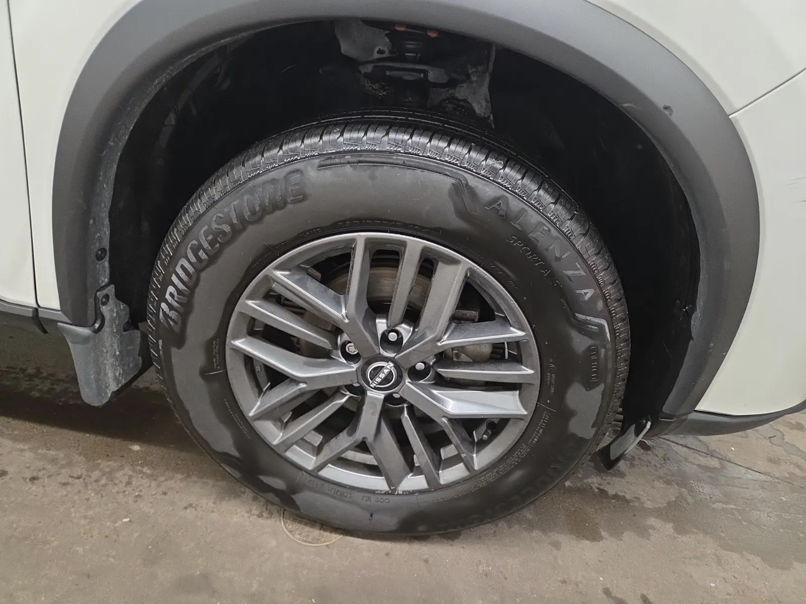 Right Front Wheel/Tire Photo