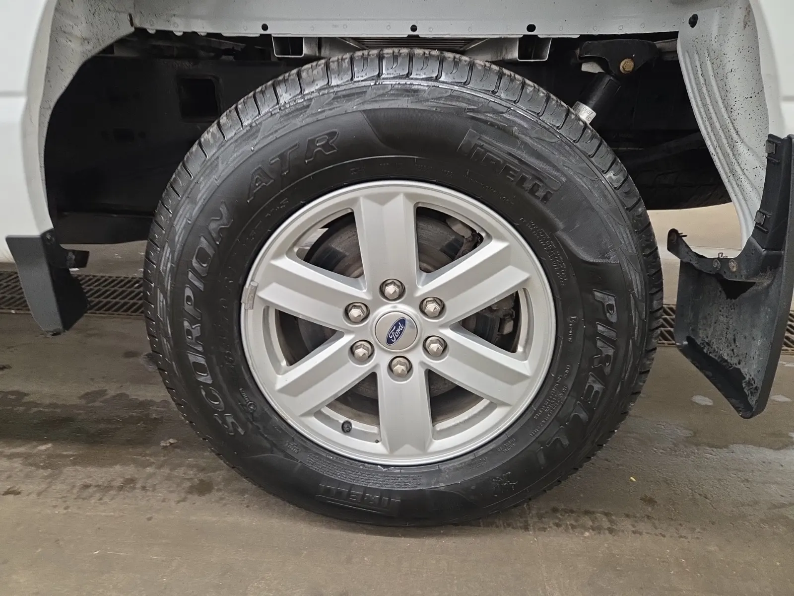 Left Rear Wheel/Tire Photo