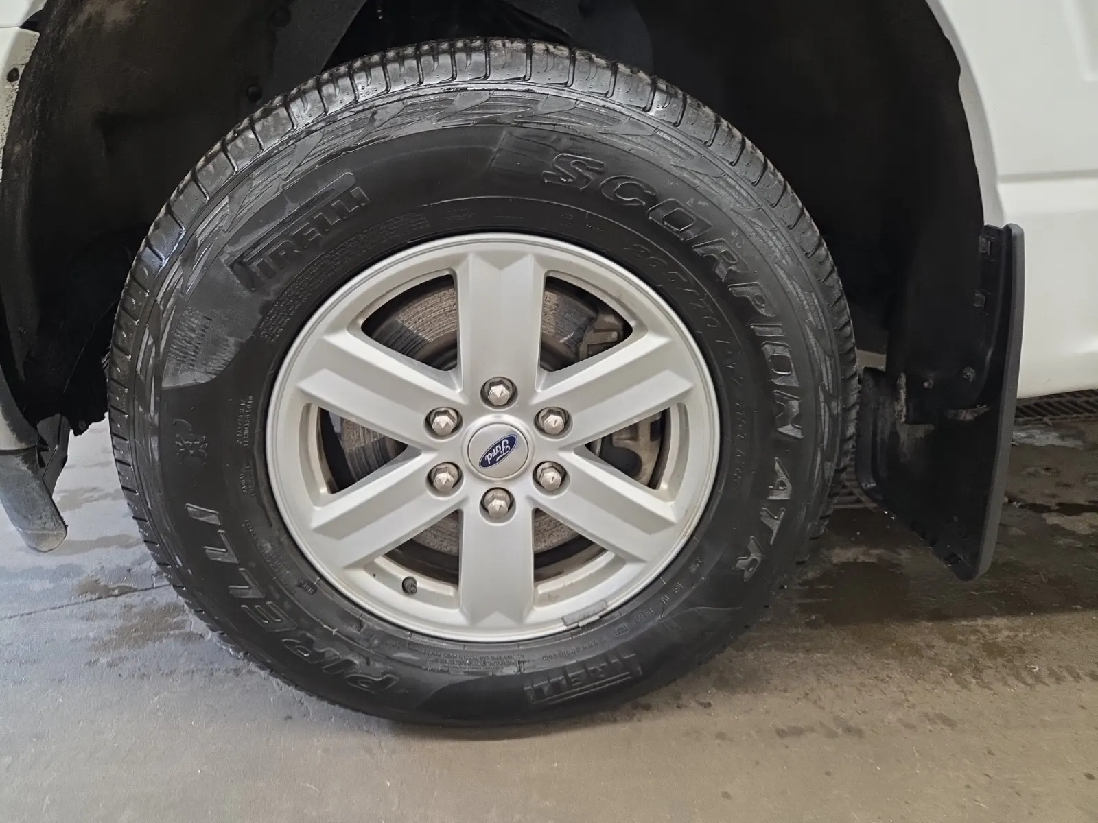 Front driver wheel/tire photo