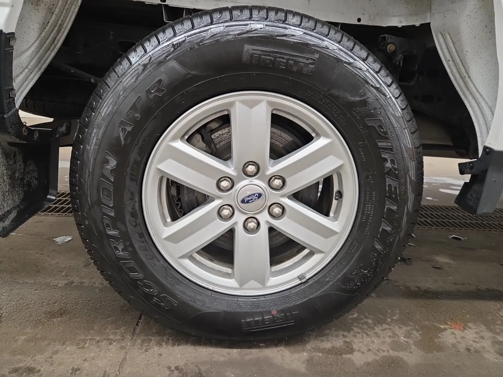 Right Rear Wheel/Tire Photo