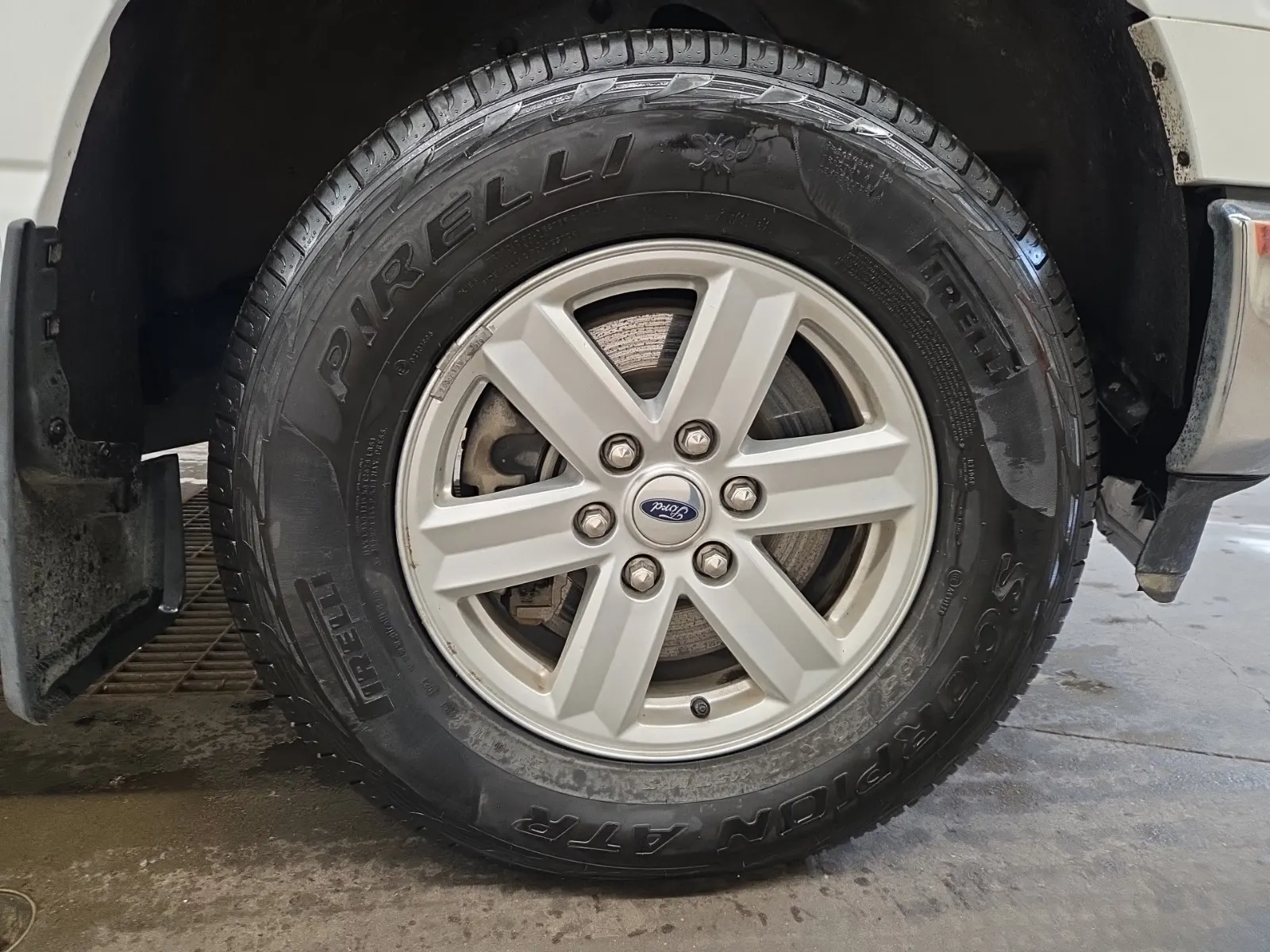 Right Front Wheel/Tire Photo